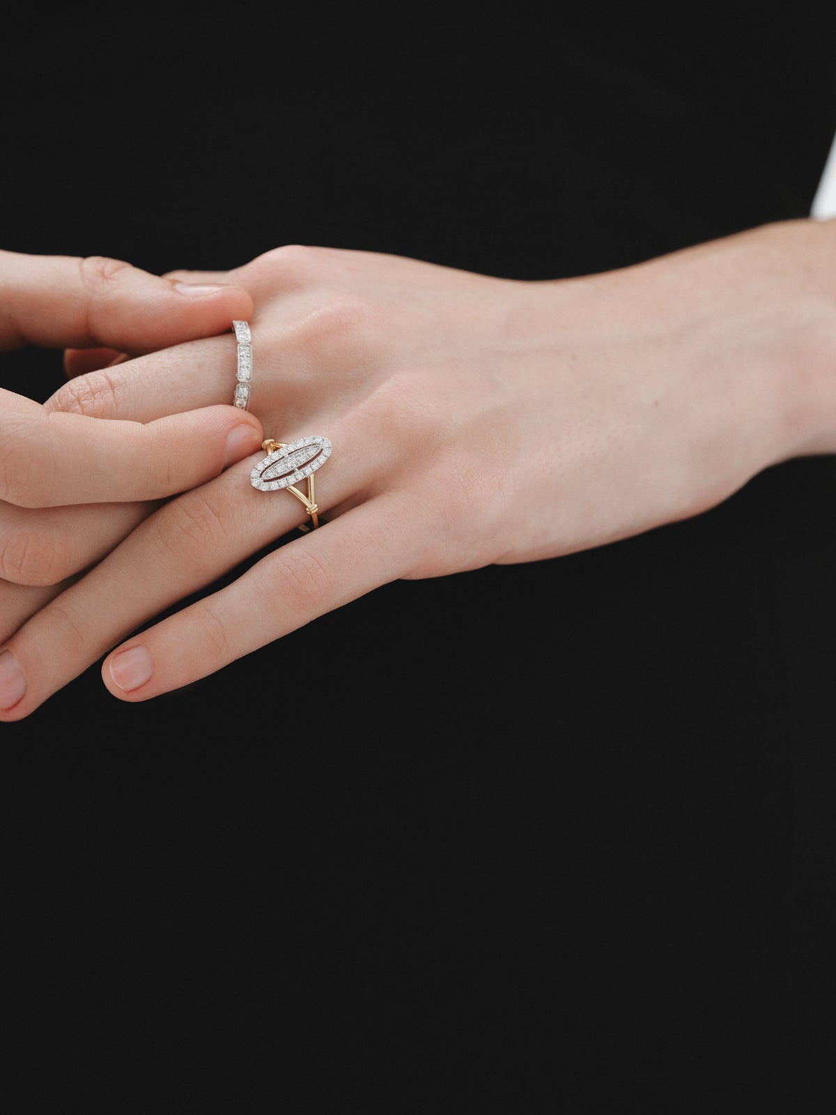 18K white and yellow gold ring paved with brilliant-cut diamonds