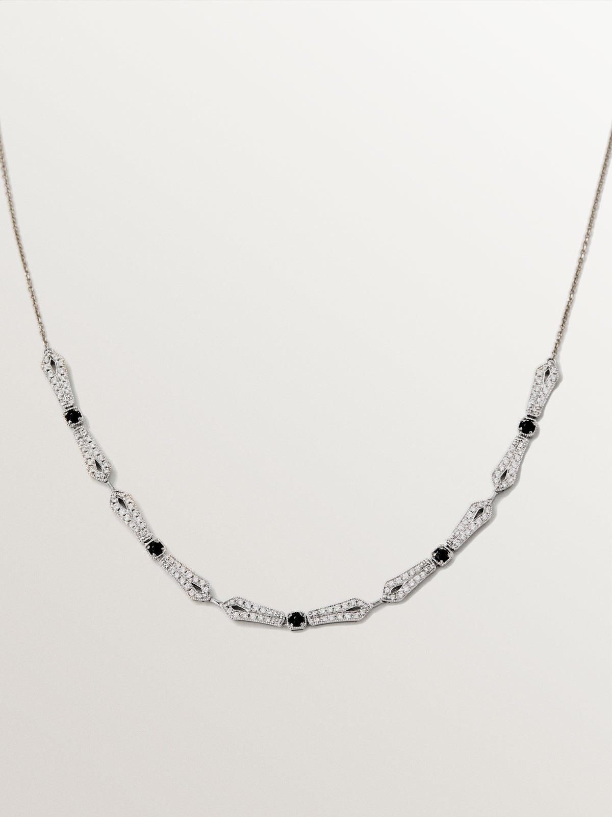 18K white gold pendant with black onyx and brilliant cut diamonds