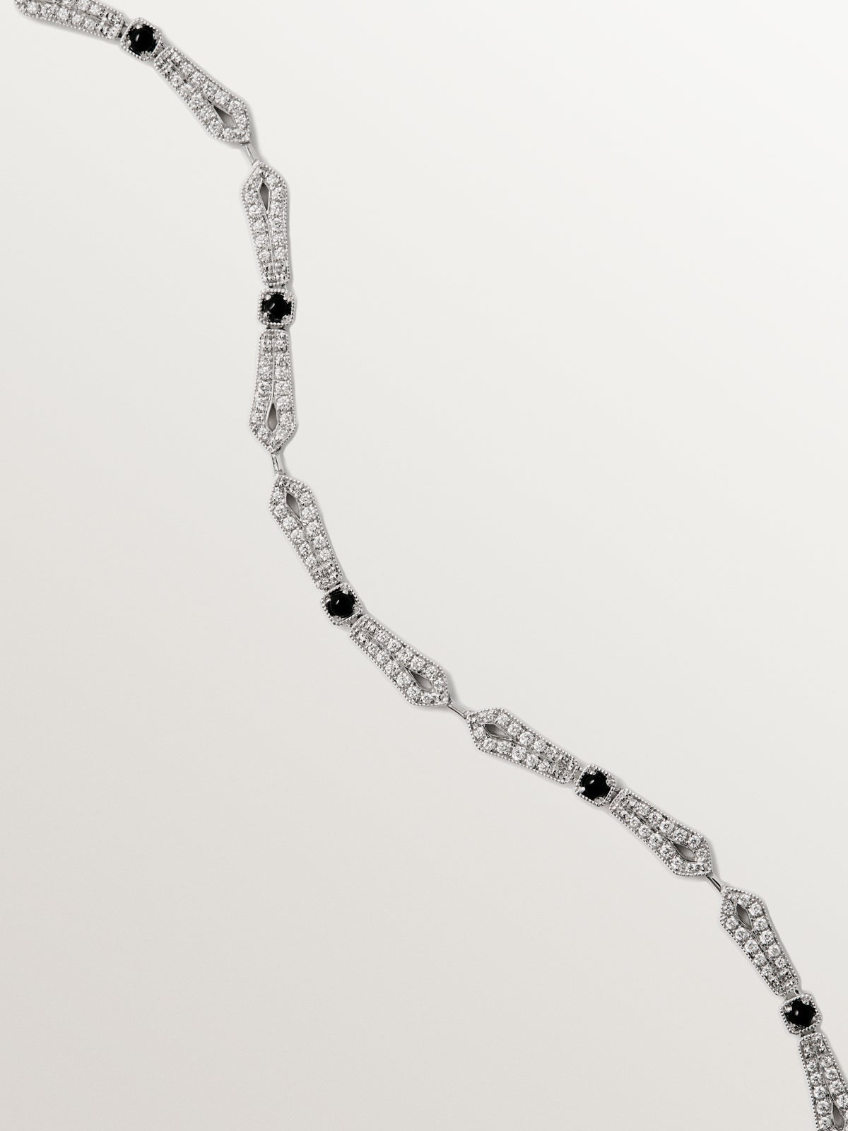 18K white gold pendant with black onyx and brilliant cut diamonds