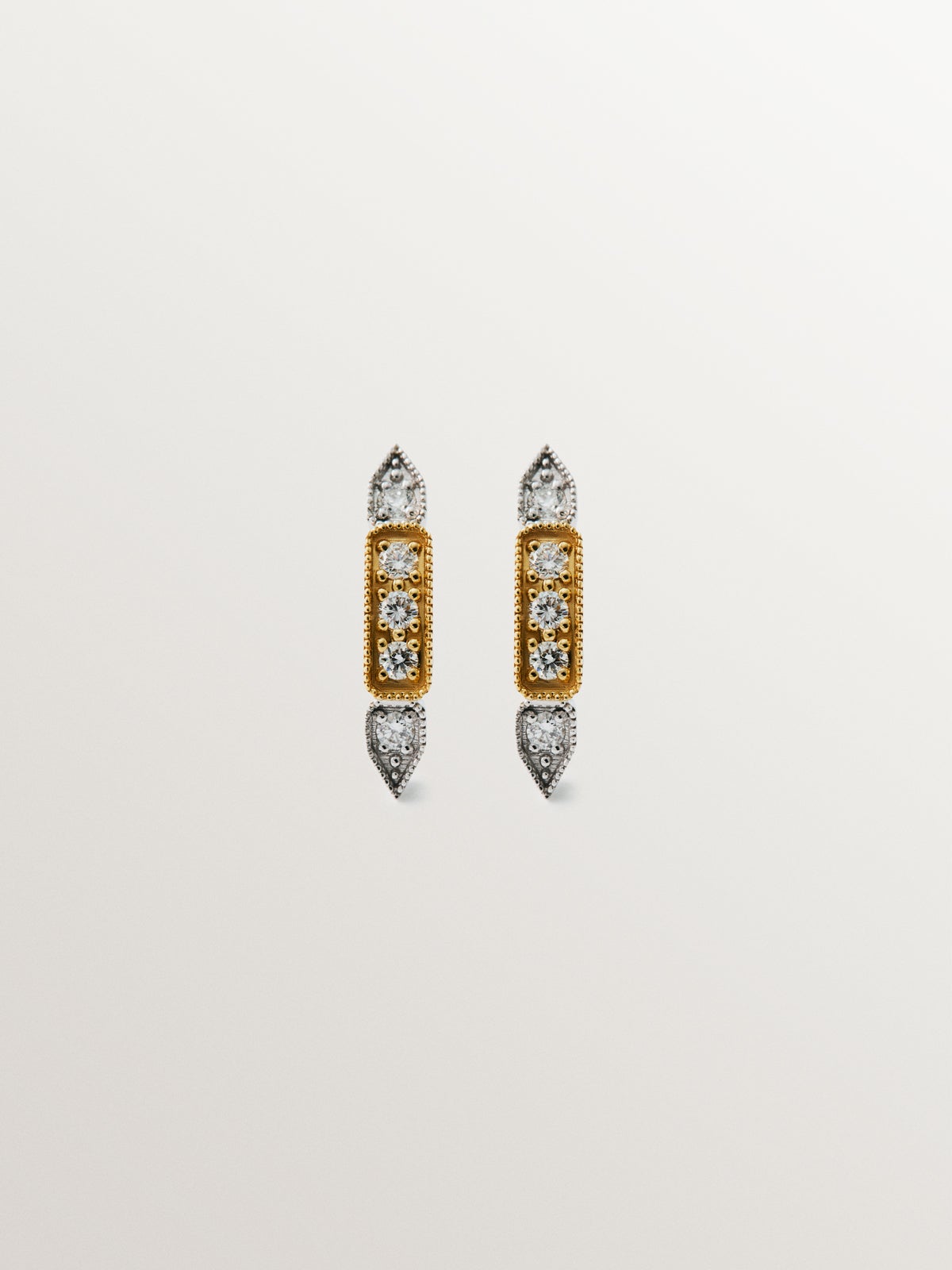 18K white and yellow gold earrings with brilliant cut diamonds
