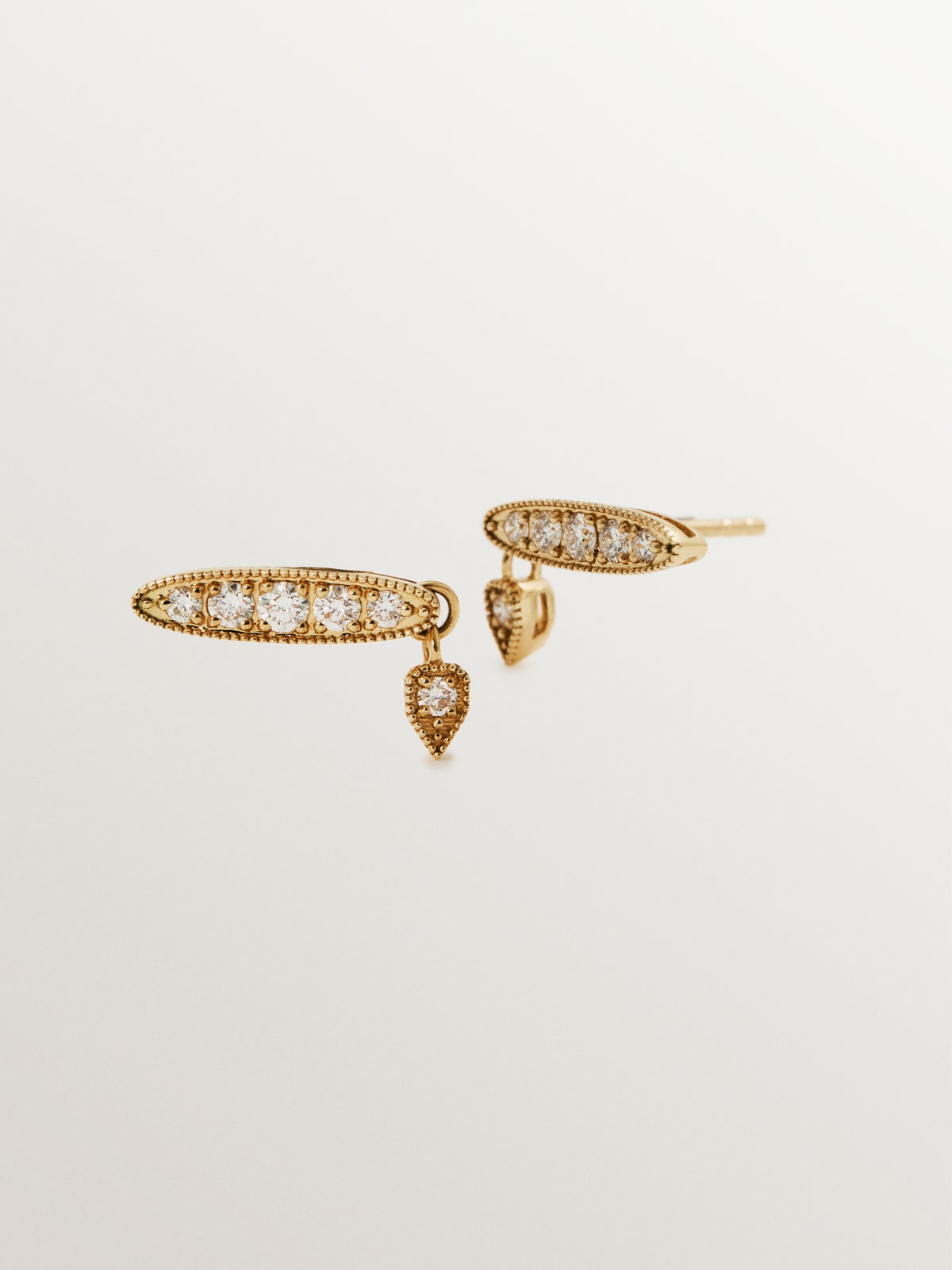 18K yellow gold earrings with brilliant cut diamonds