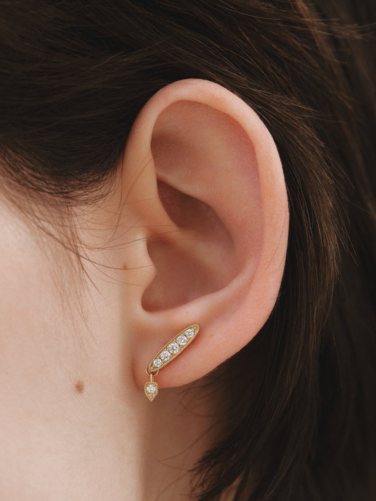 18K yellow gold earrings with brilliant cut diamonds