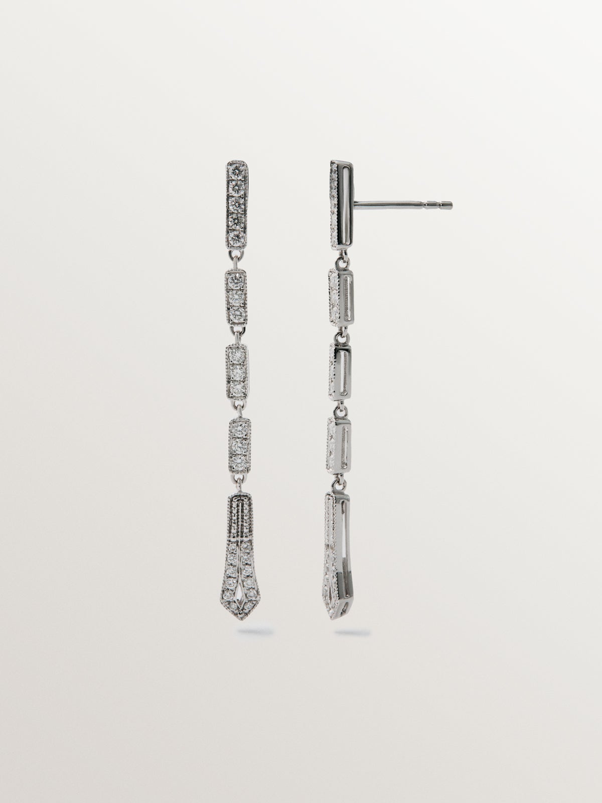 Long 18K white gold earrings with brilliant-cut diamonds