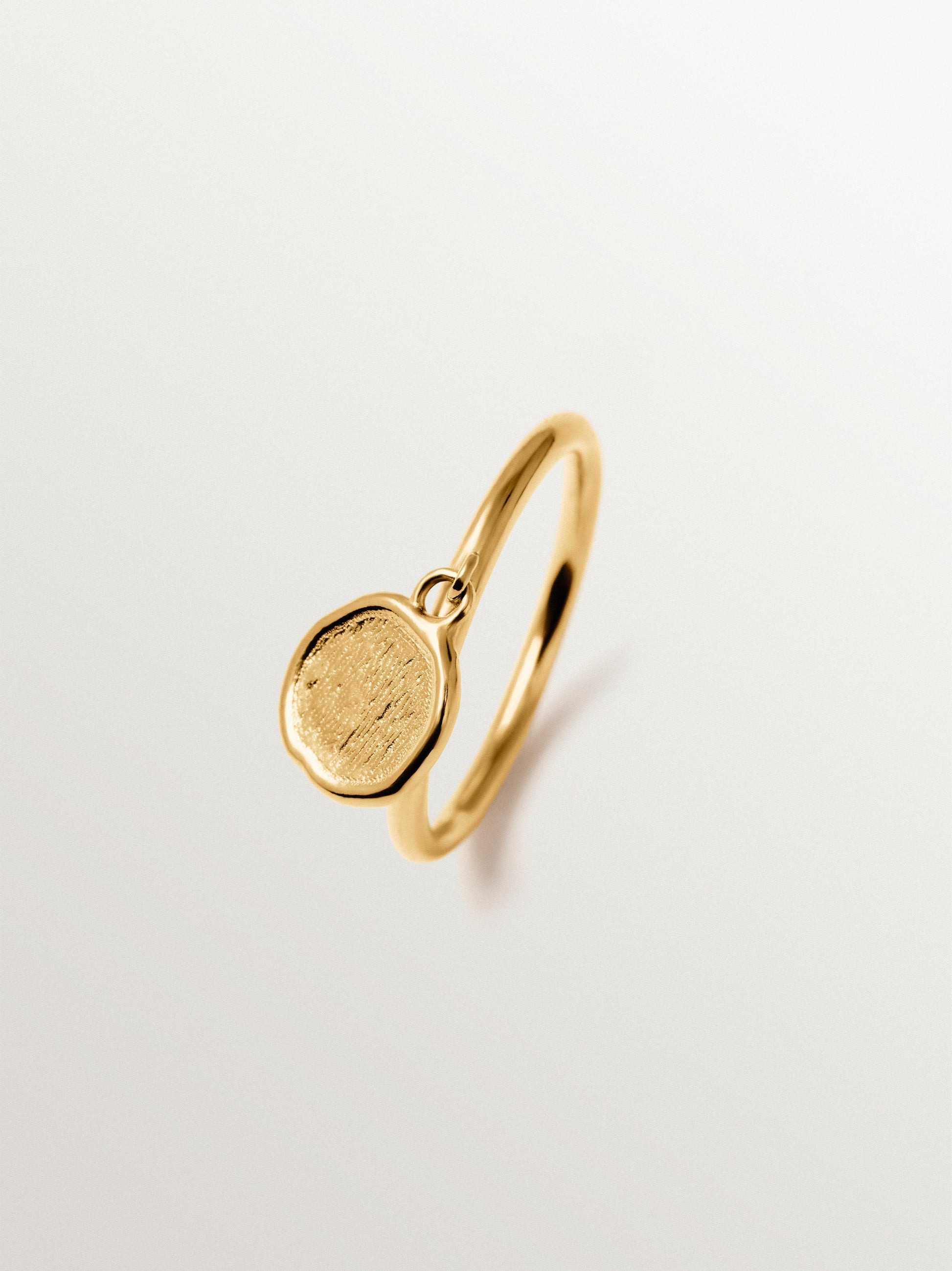 18K gold-plated 925 silver ring with hanging motif