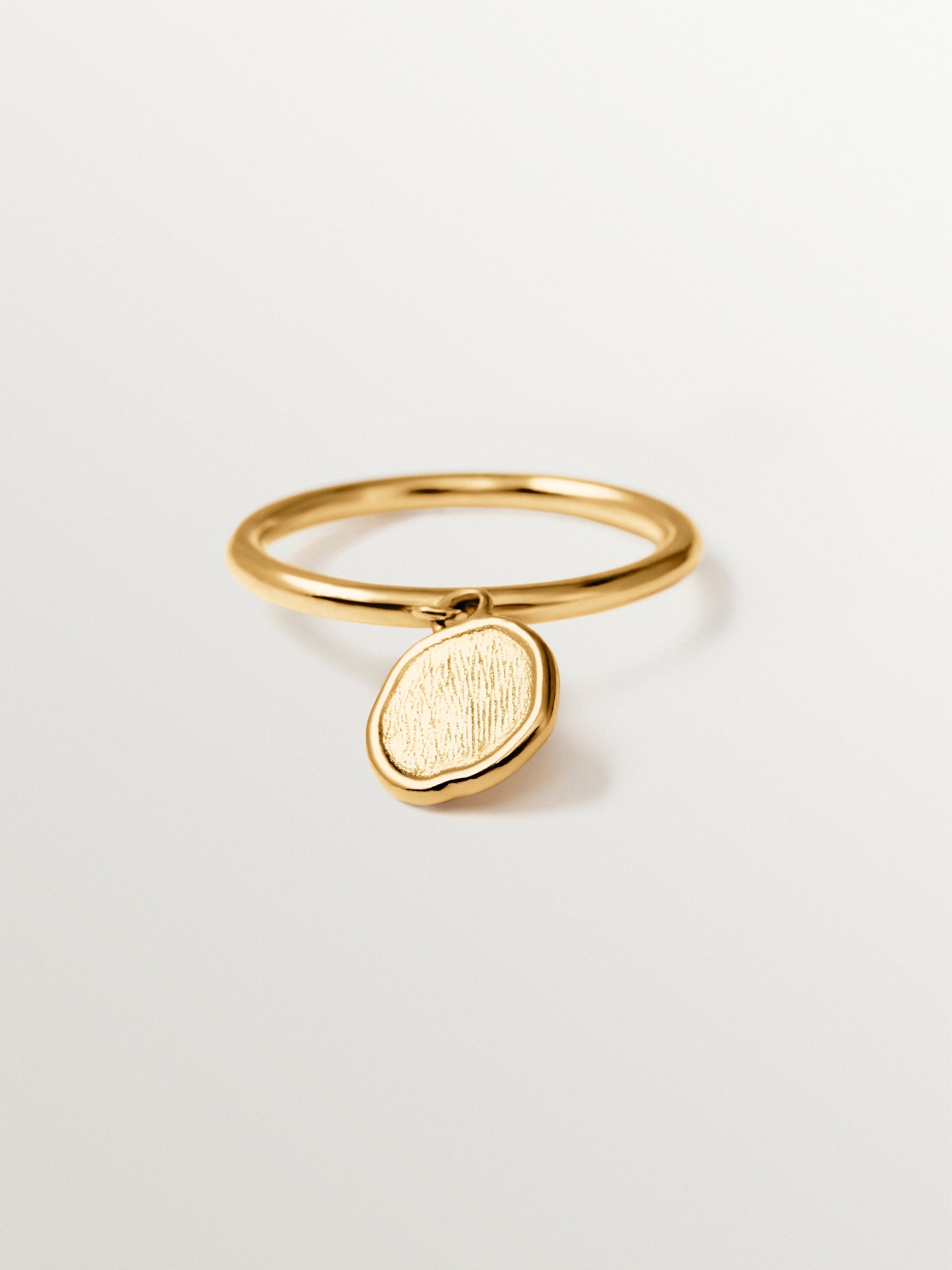 18K gold-plated 925 silver ring with hanging motif