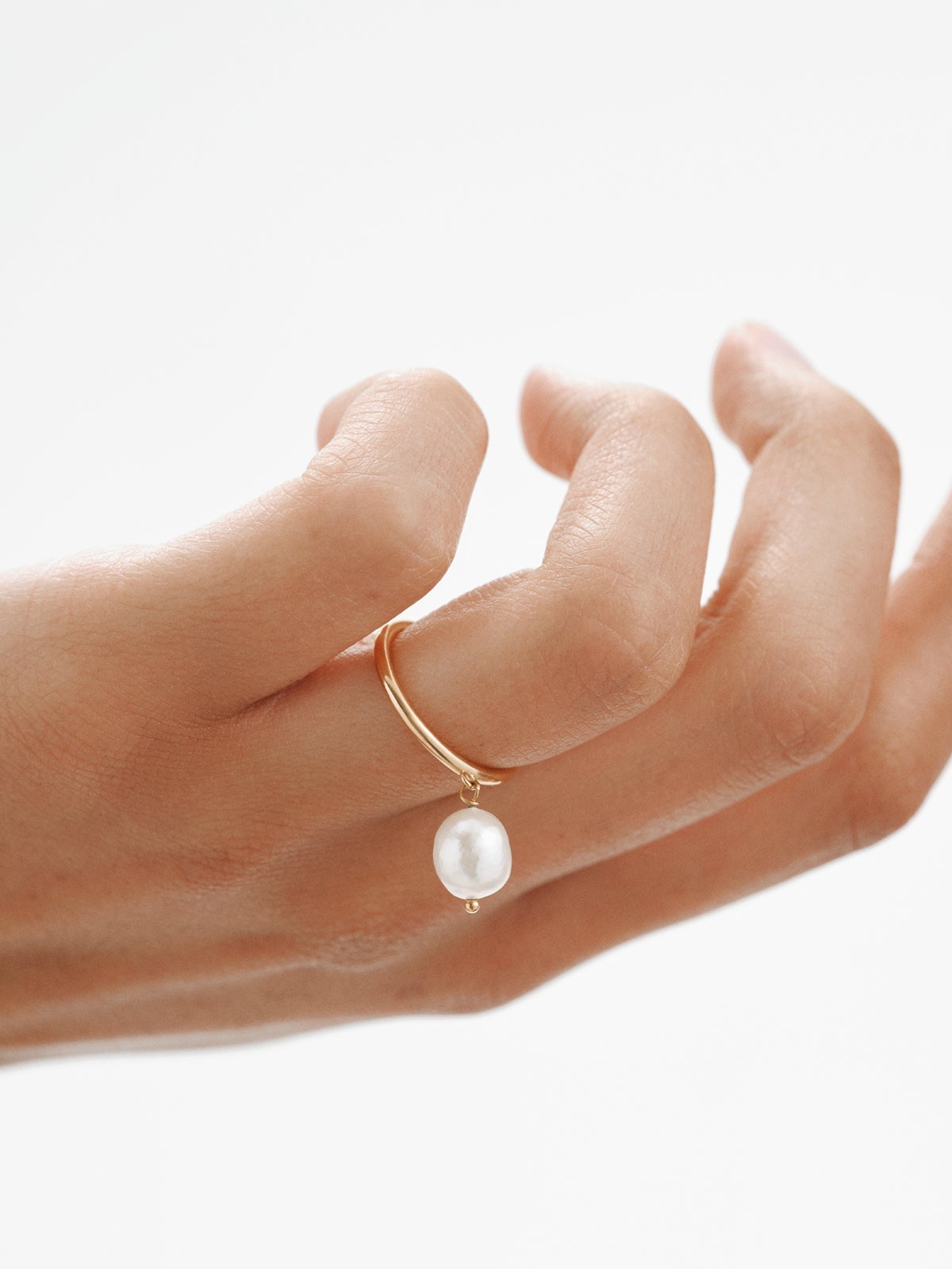 925 silver ring with 18K gold plating and hanging pearl