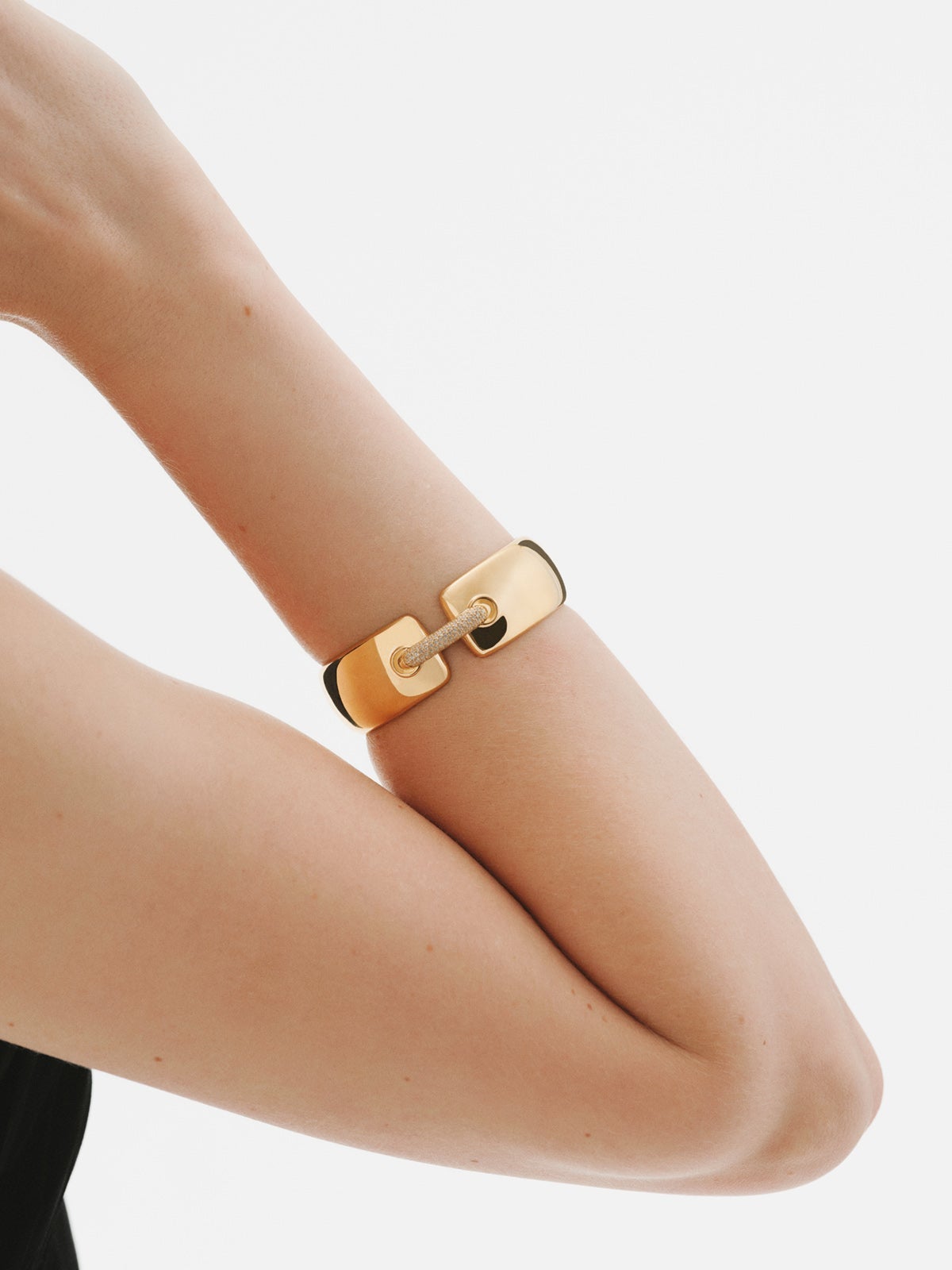 Rigid bracelet in 925 silver plated in 18K yellow gold with topaz pavé
