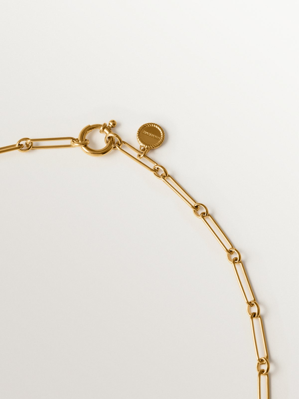 Medium length chain made of 925 silver plated in 18K gold