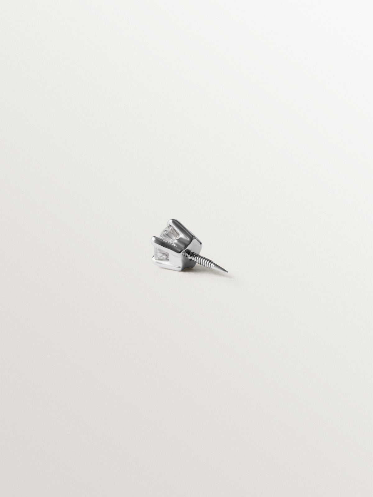 18K white gold piercing with diamond