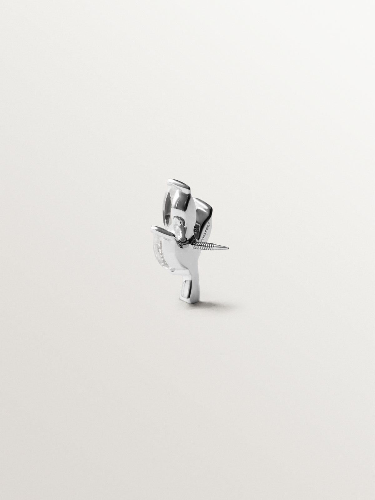 Piercing de oro blanco de 18K con zafiros blancos 
