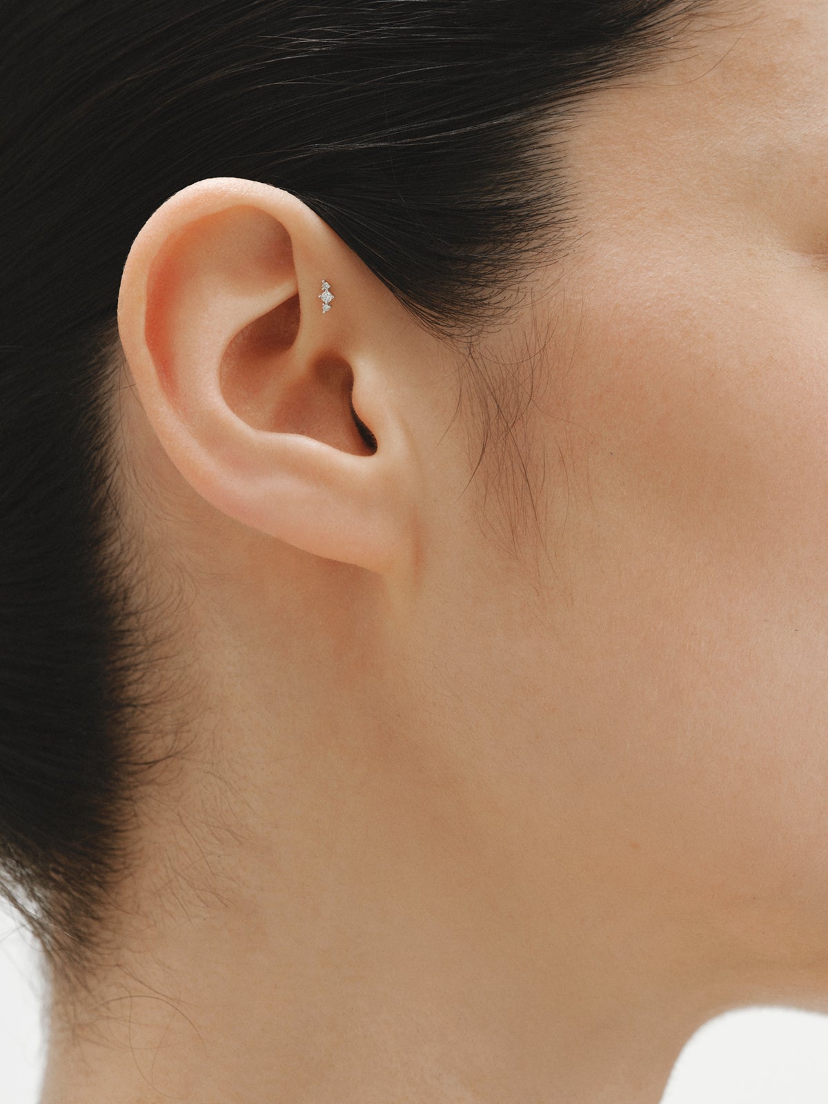 18K white gold piercing with diamonds
