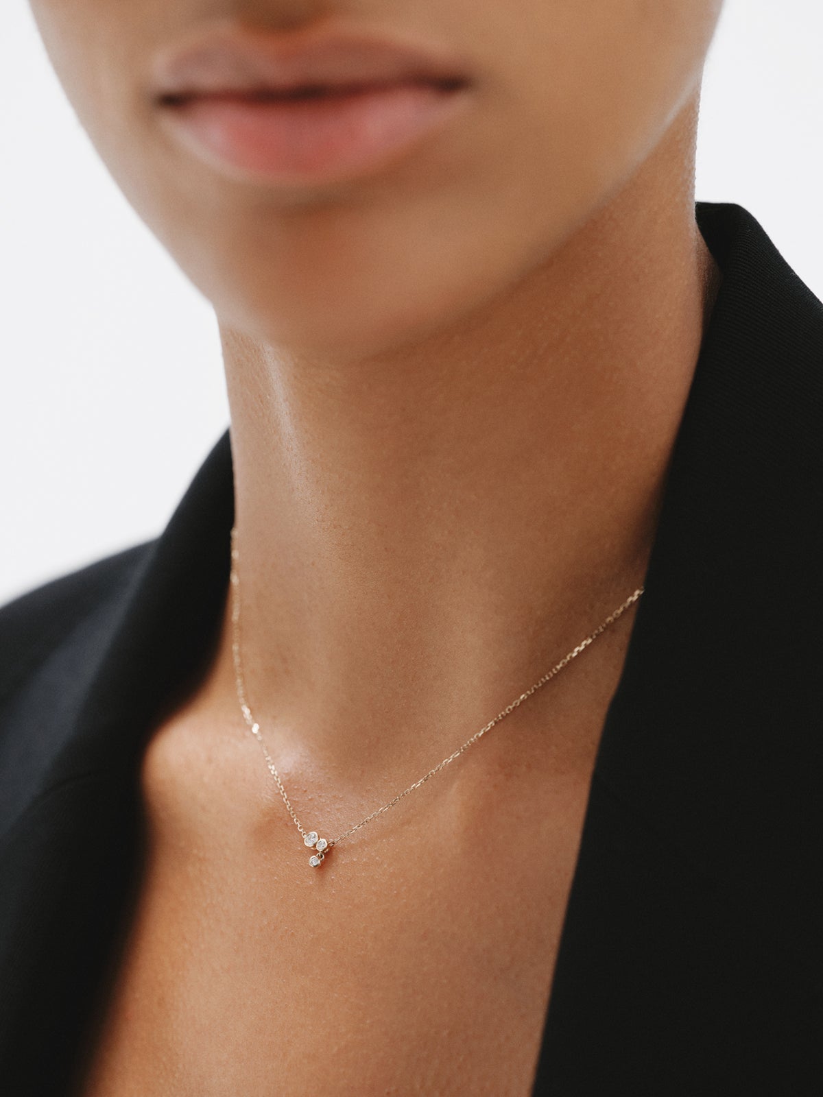 9K yellow gold necklace with three diamonds