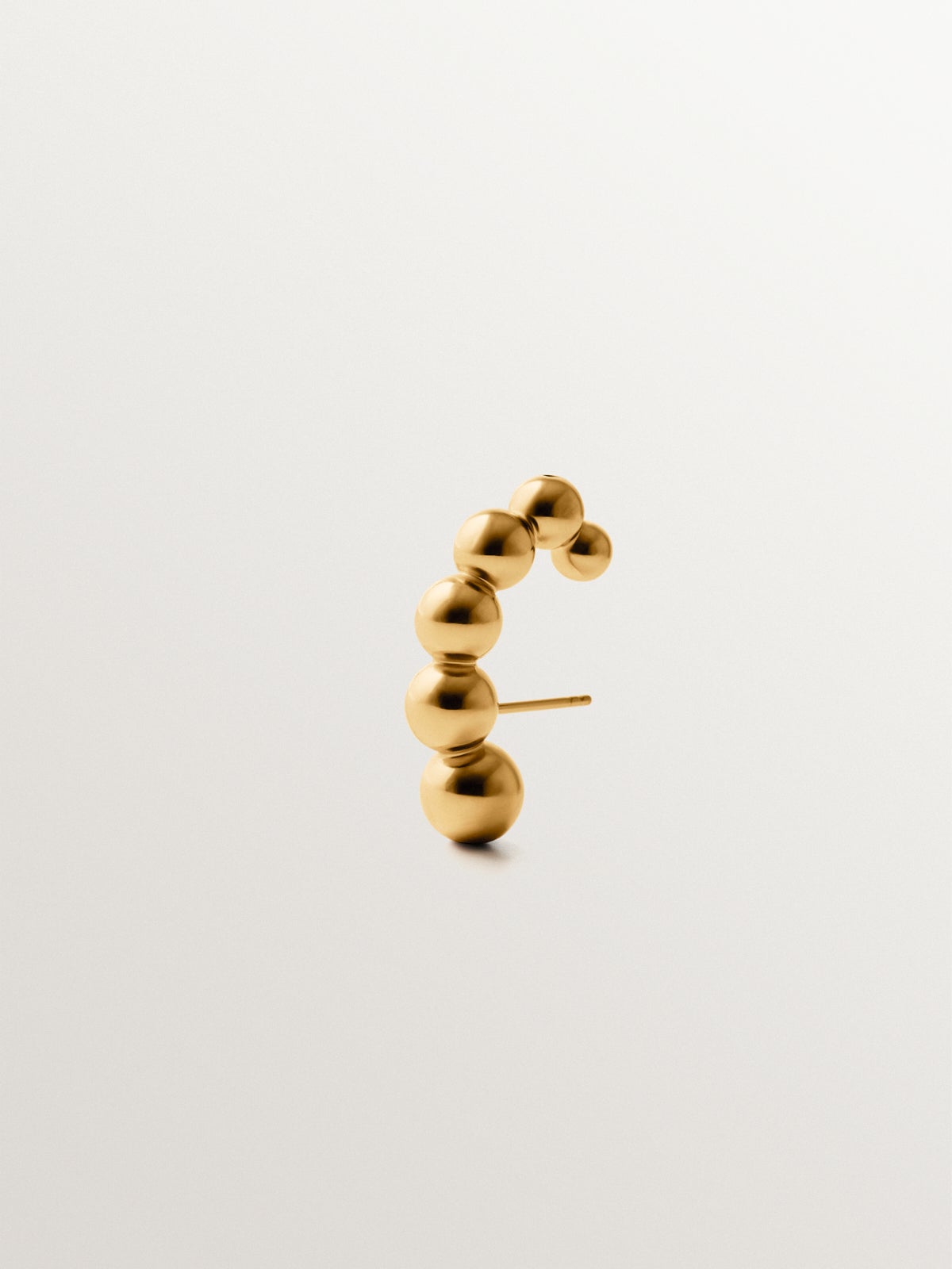 Single earring made of 925 silver plated in 18K yellow gold with spheres