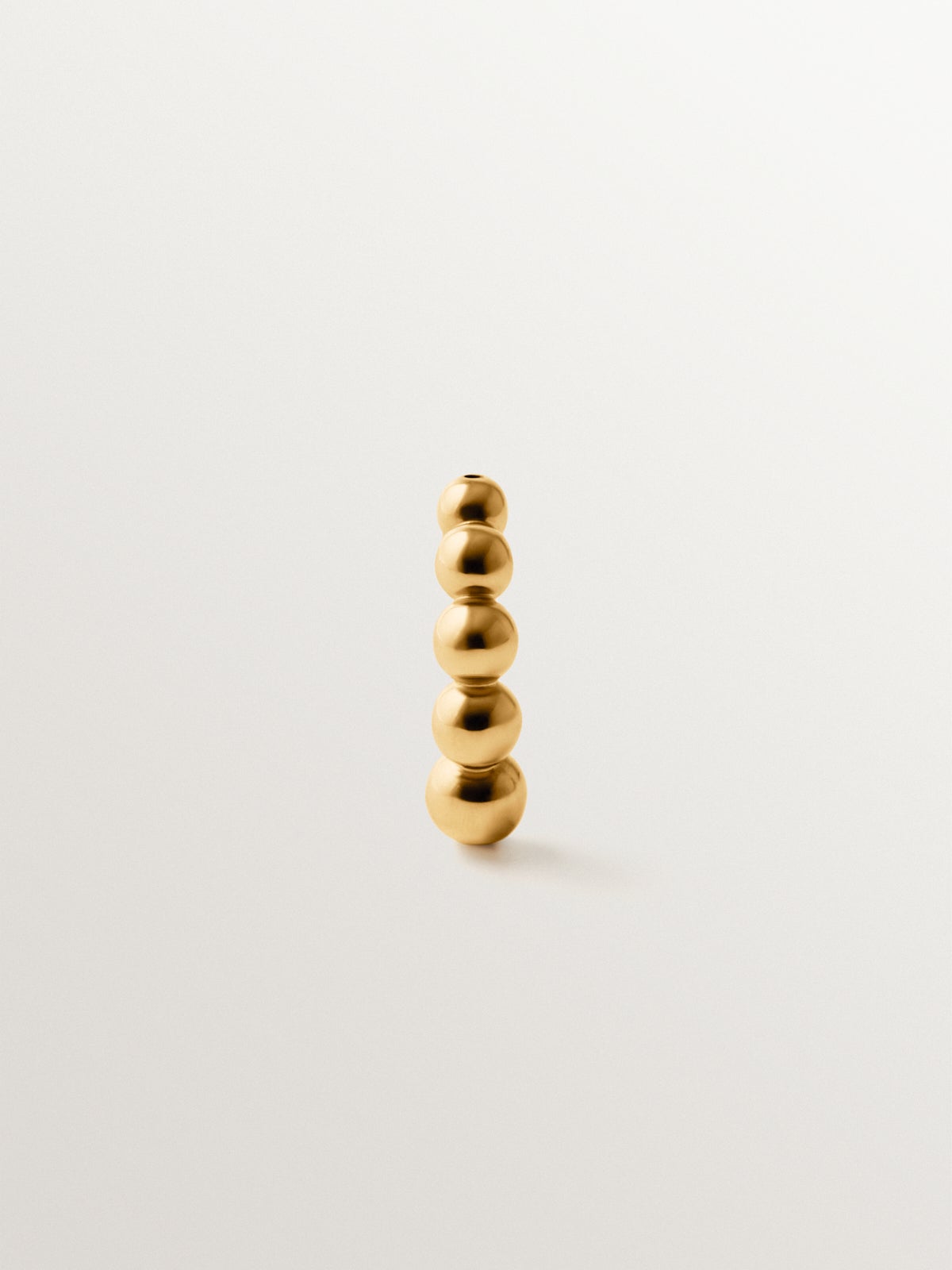 Single earring made of 925 silver plated in 18K yellow gold with spheres