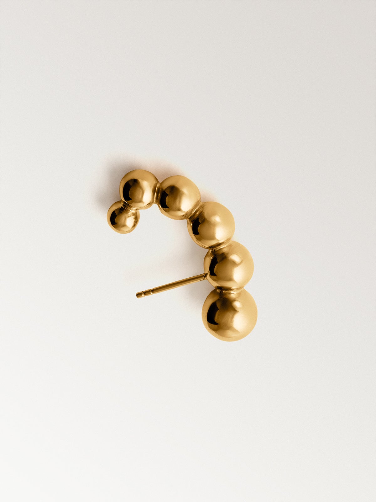 Single earring made of 925 silver plated in 18K yellow gold with spheres