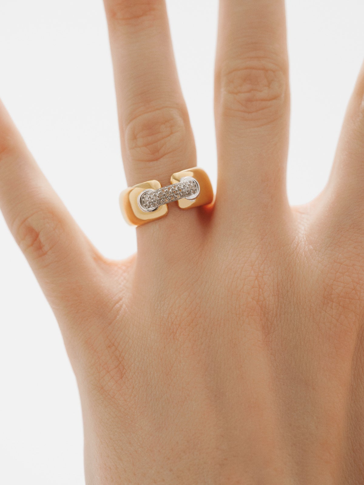924 silver ring plated with rhodium and 18K yellow gold with white topaz pavé