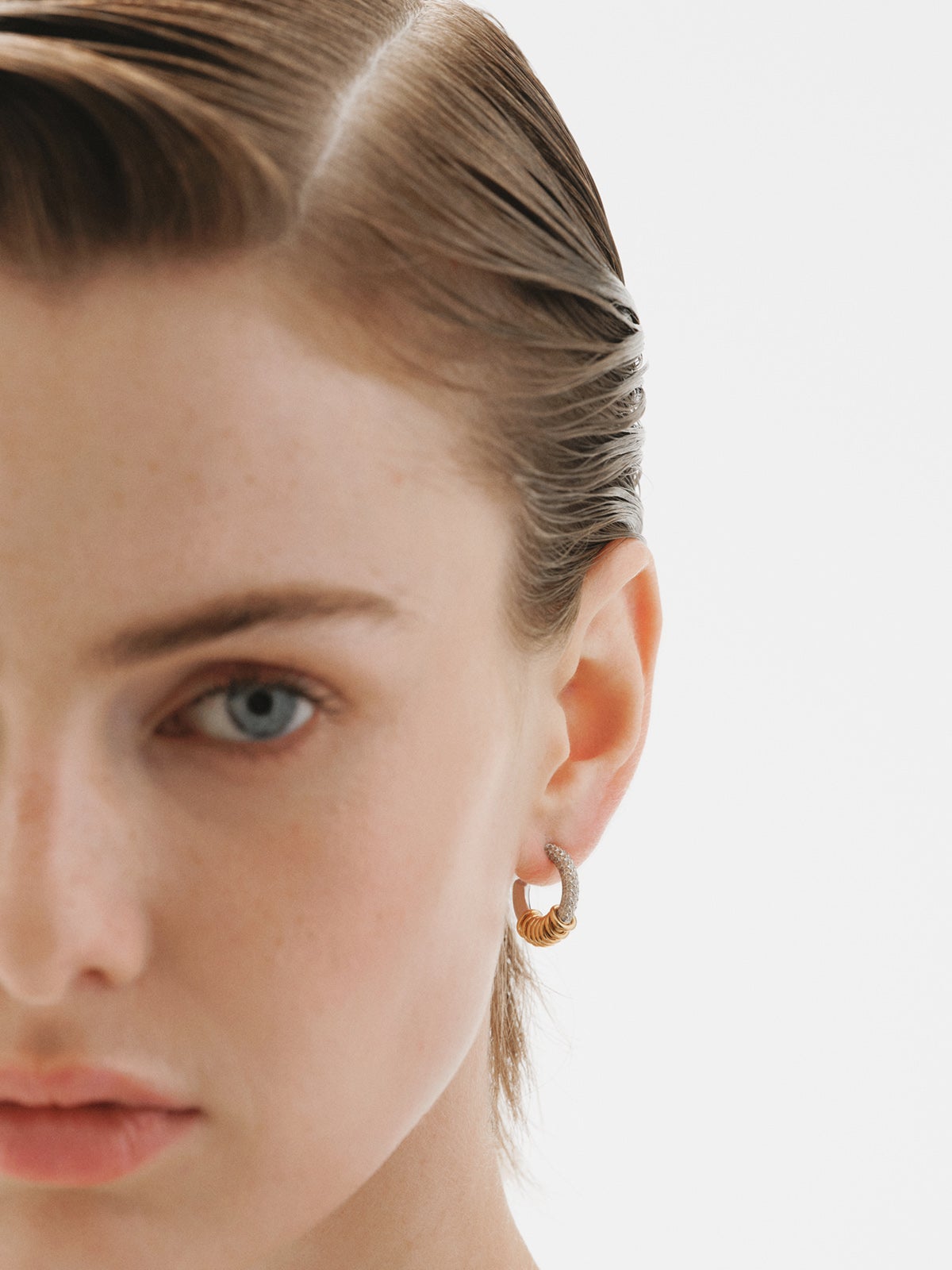 925 sterling silver hoop earrings plated with rhodium and 18K yellow gold with white topaz pavé