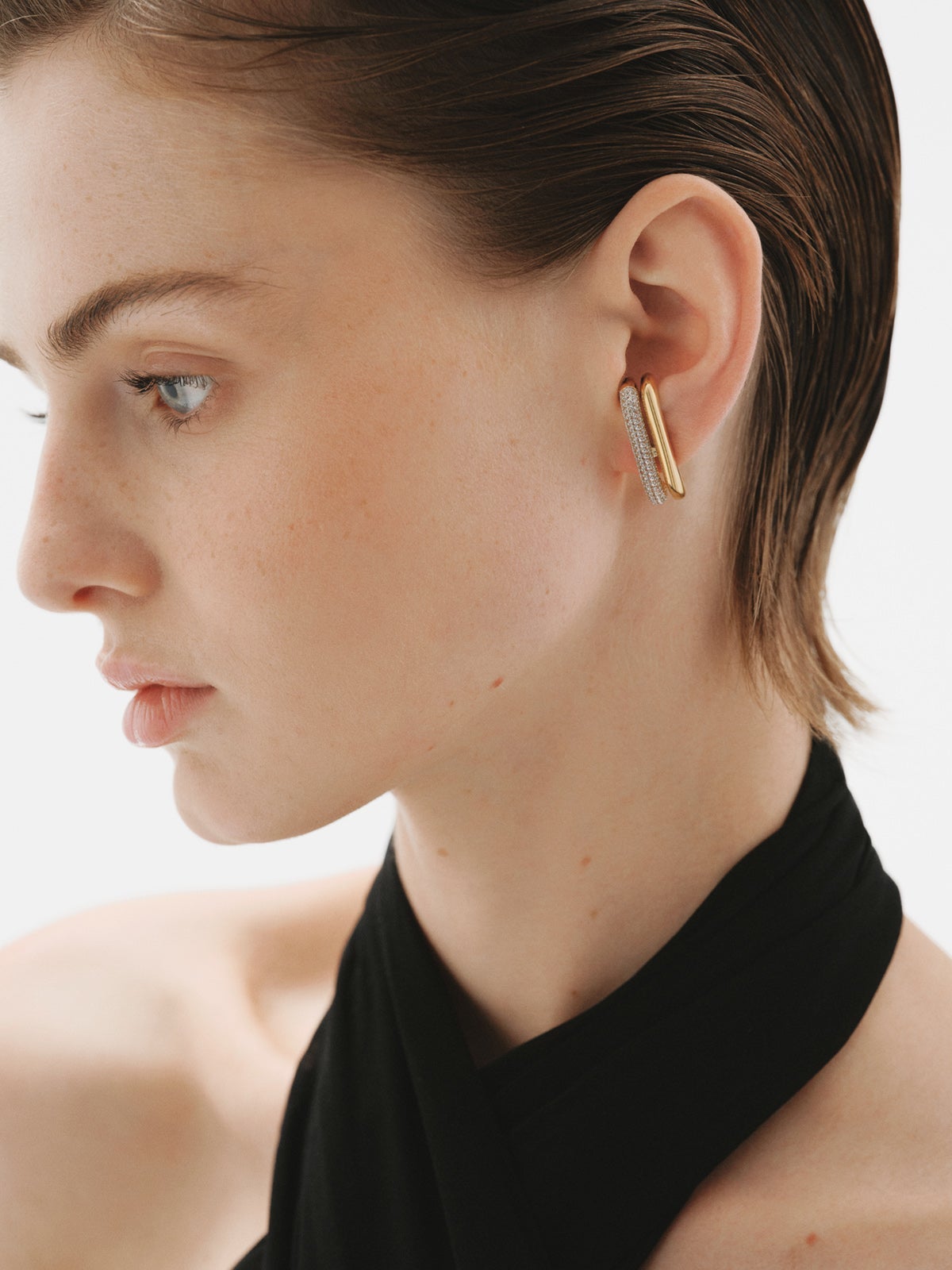 Single earring in 925 silver plated in 18K yellow gold with white topaz pavé