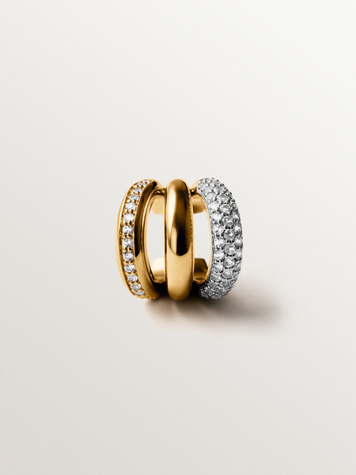 Single earcuff earring in rhodium-plated 925 silver and 18K yellow gold with topaz pavé