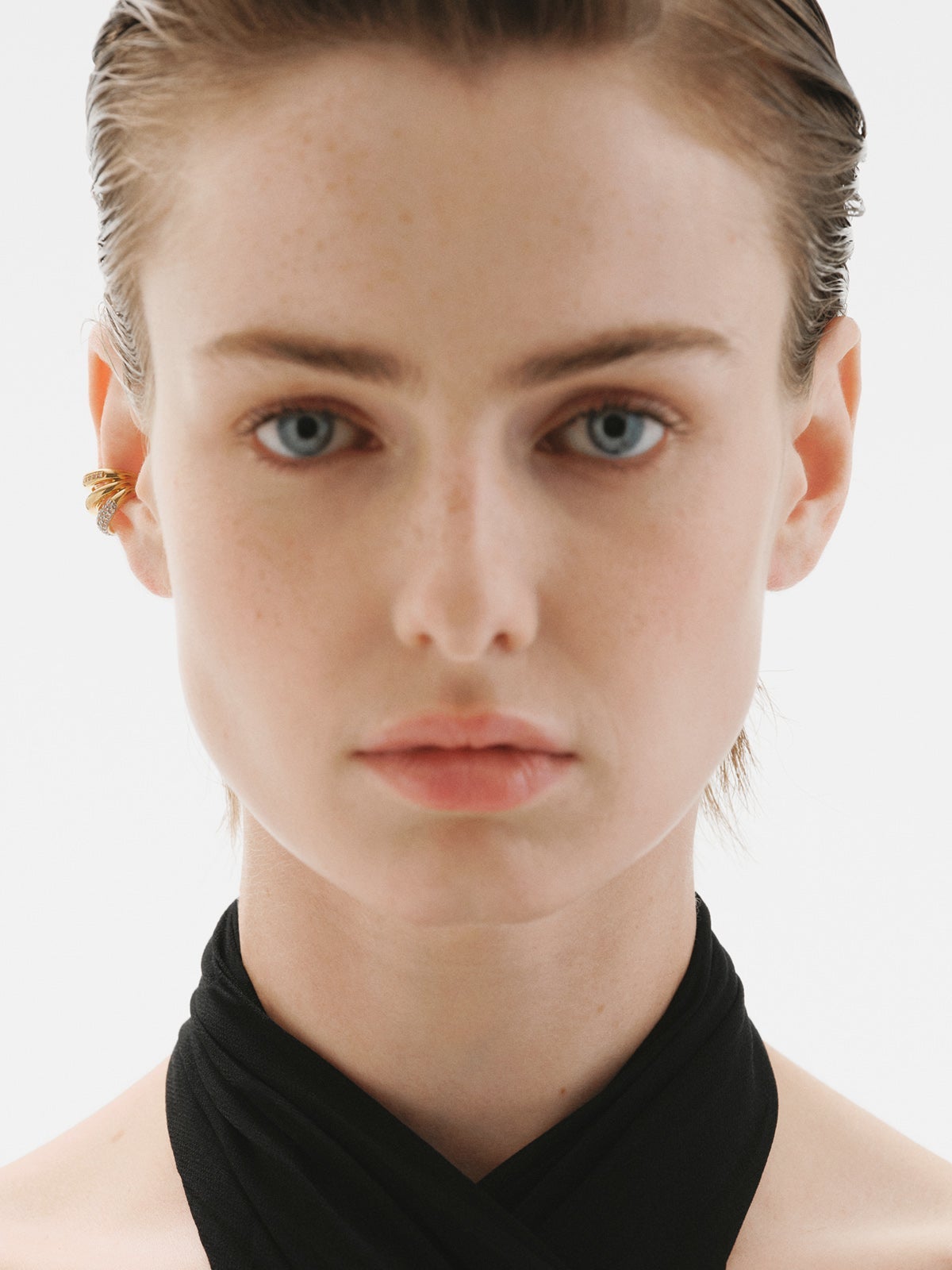 Single earcuff earring in rhodium-plated 925 silver and 18K yellow gold with topaz pavé