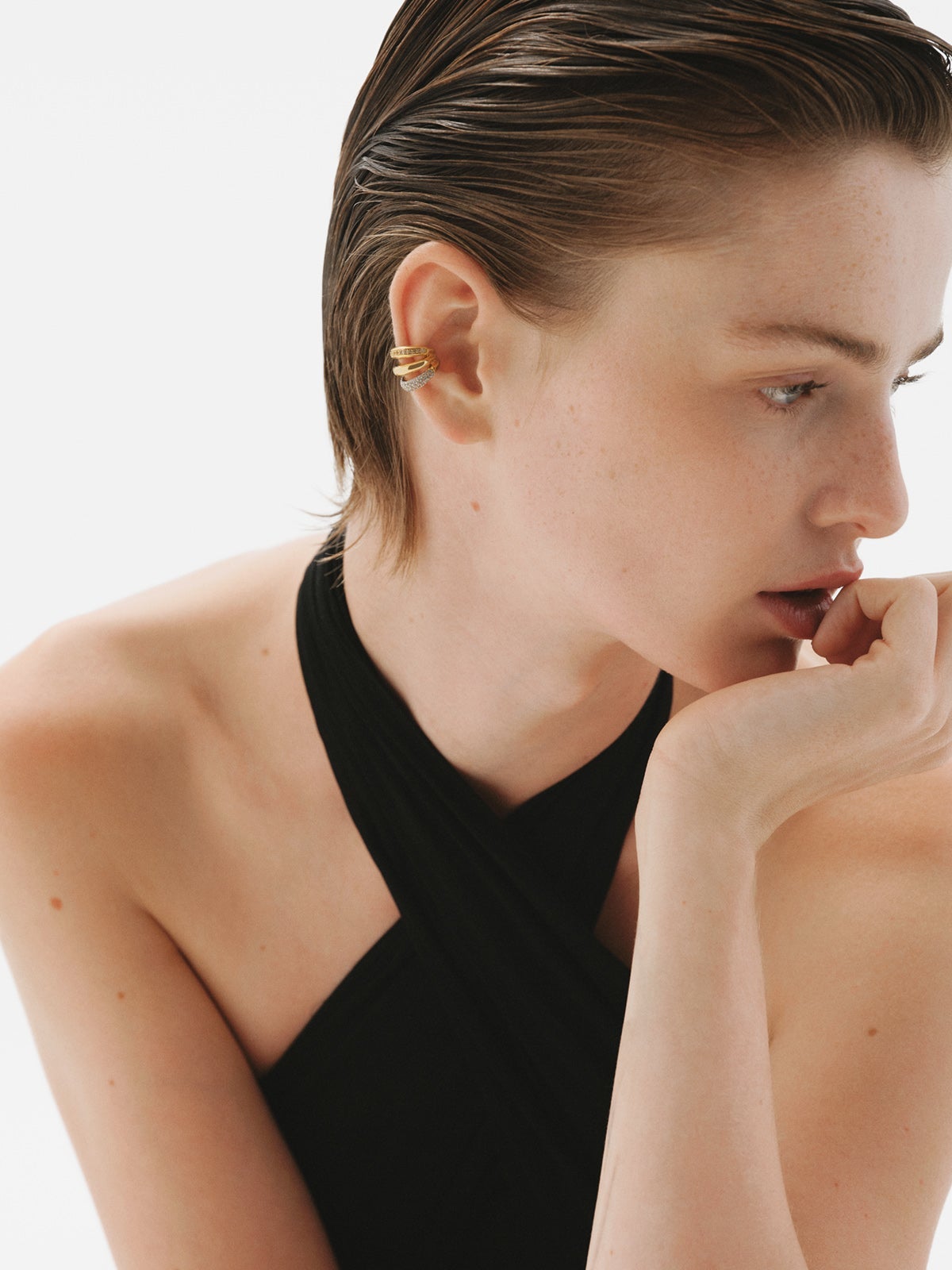 Single earcuff earring in rhodium-plated 925 silver and 18K yellow gold with topaz pavé