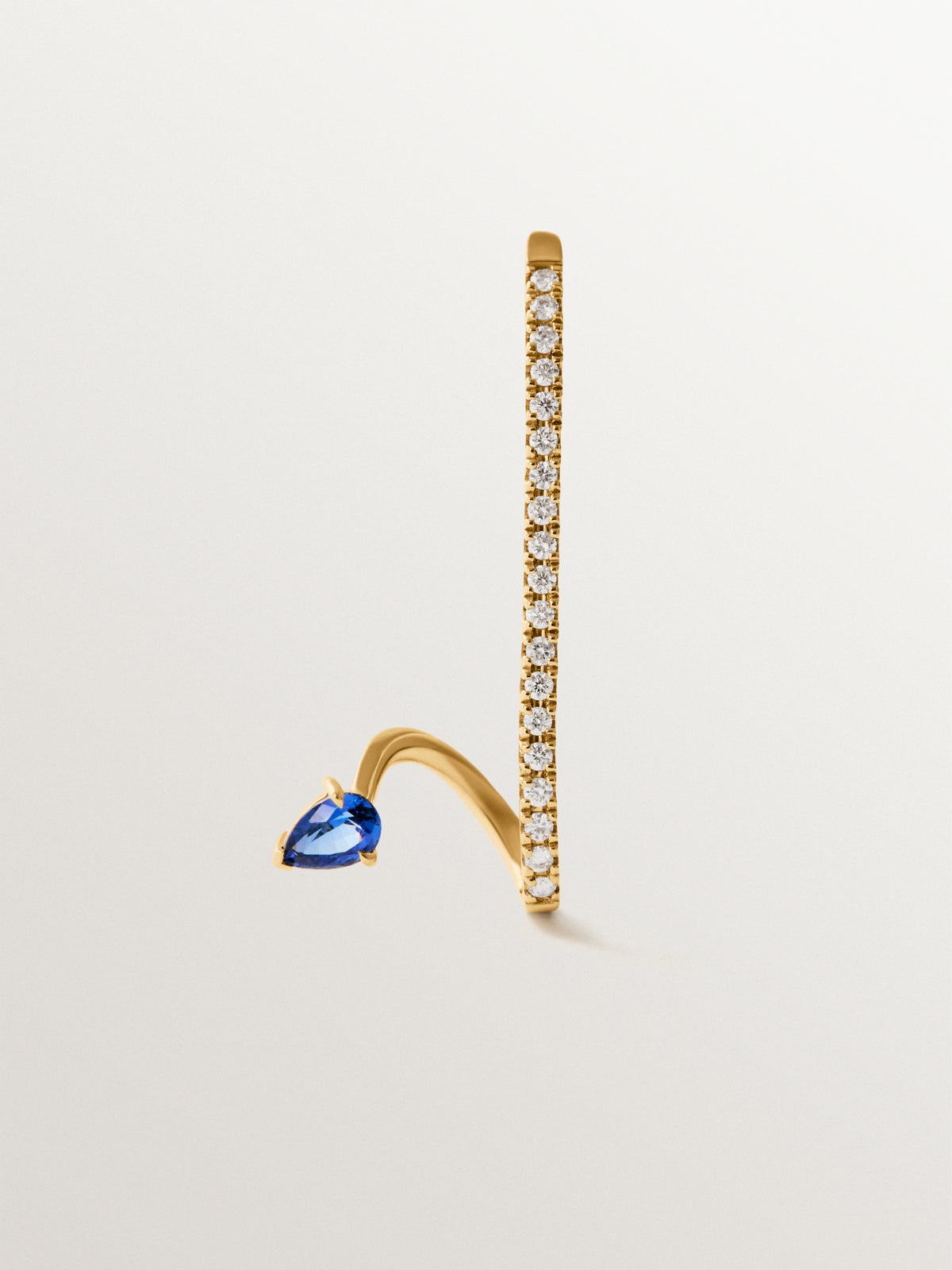 Single earring in 18K yellow gold with blue sapphire and diamonds