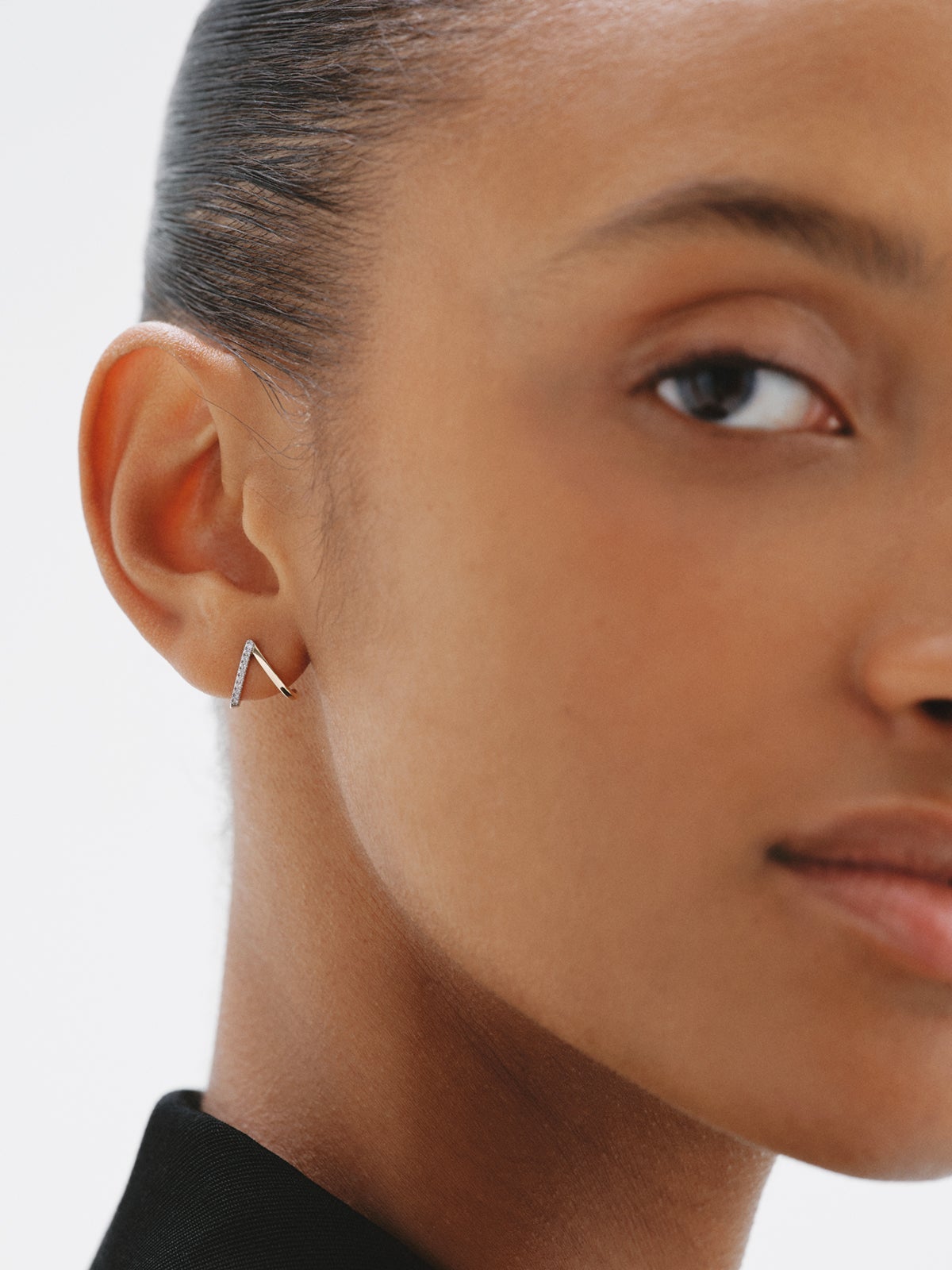Single earring in 18K white and yellow gold with diamonds
