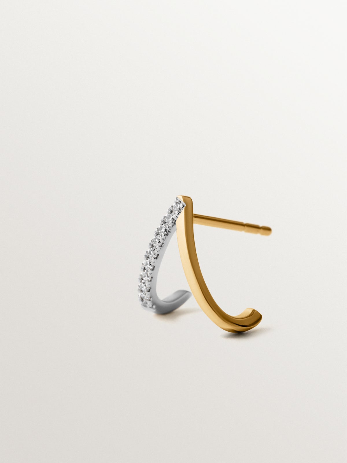Single earring in 18K white and yellow gold with diamonds