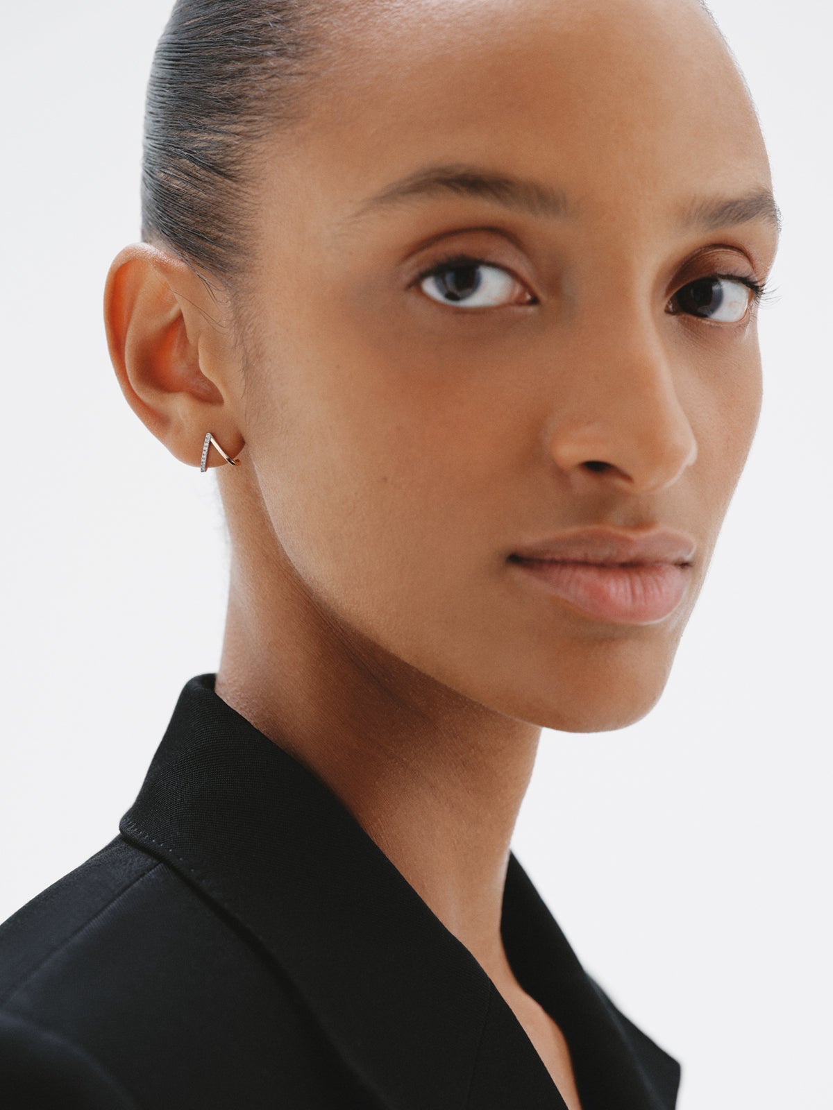 Single earring in 18K white and yellow gold with diamonds