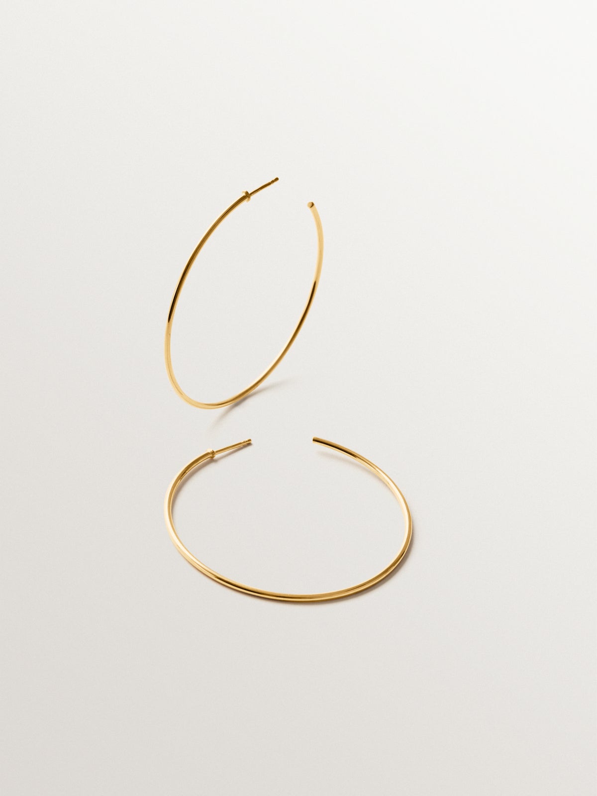Medium hoop earrings made of 925 silver plated with 18K gold