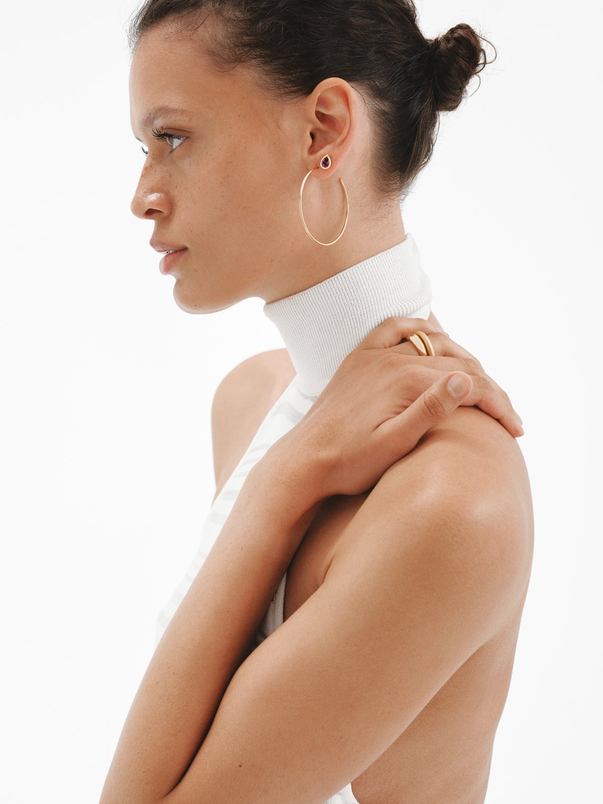 Medium hoop earrings made of 925 silver plated with 18K gold