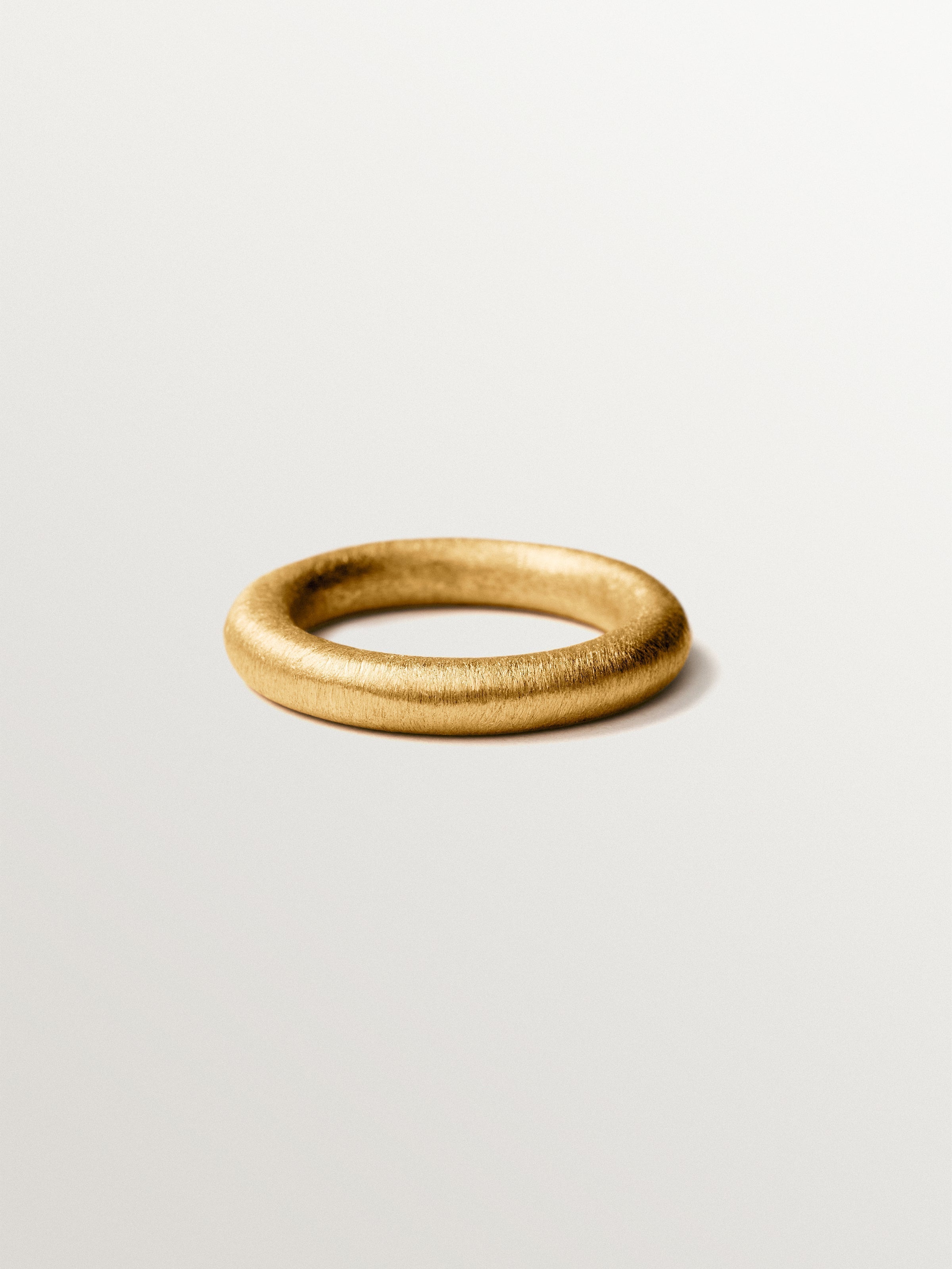Large textured ring made of 925 silver plated with 18K gold