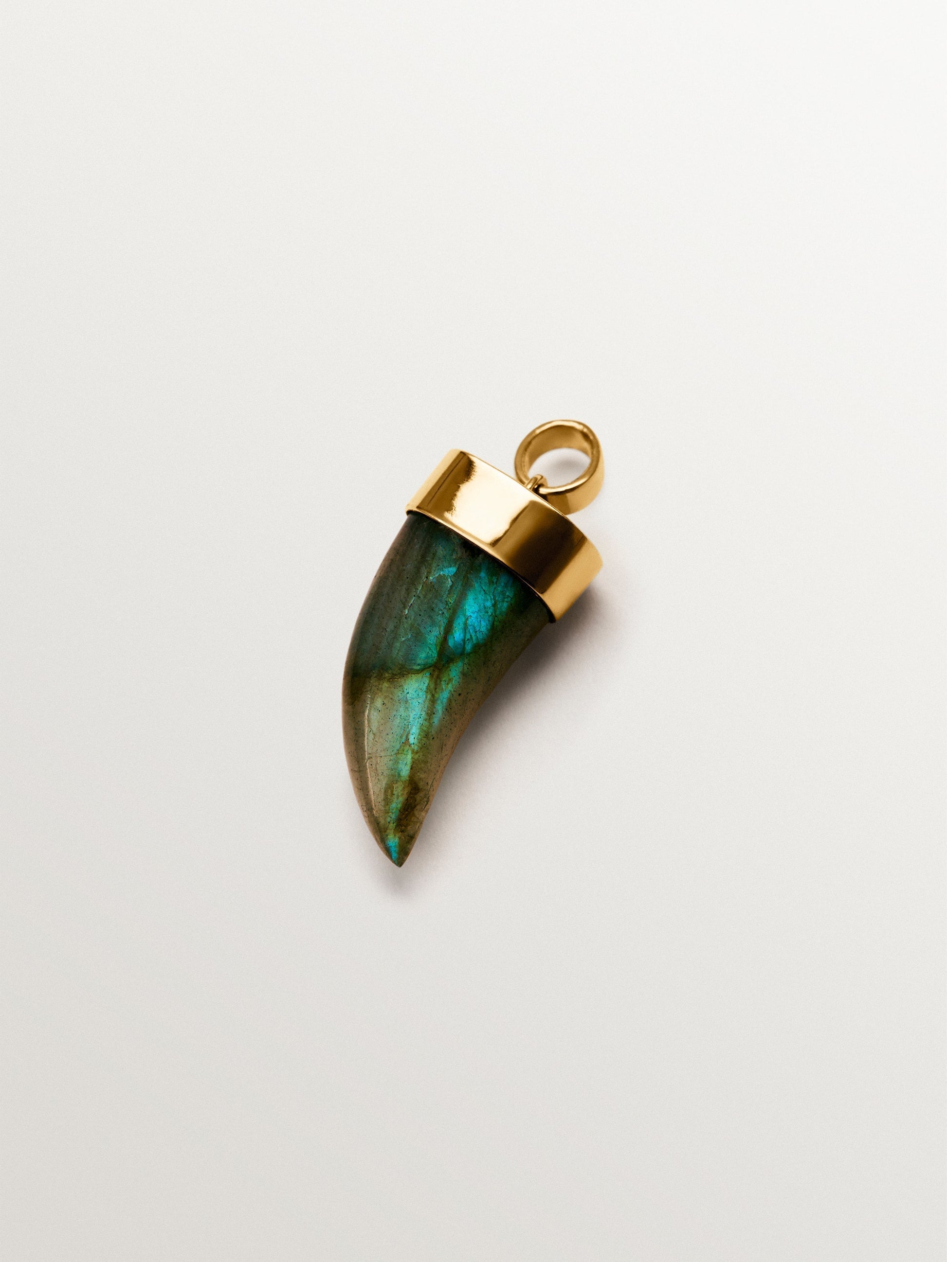 18K gold-plated 925 silver charm with fang-shaped labradorite