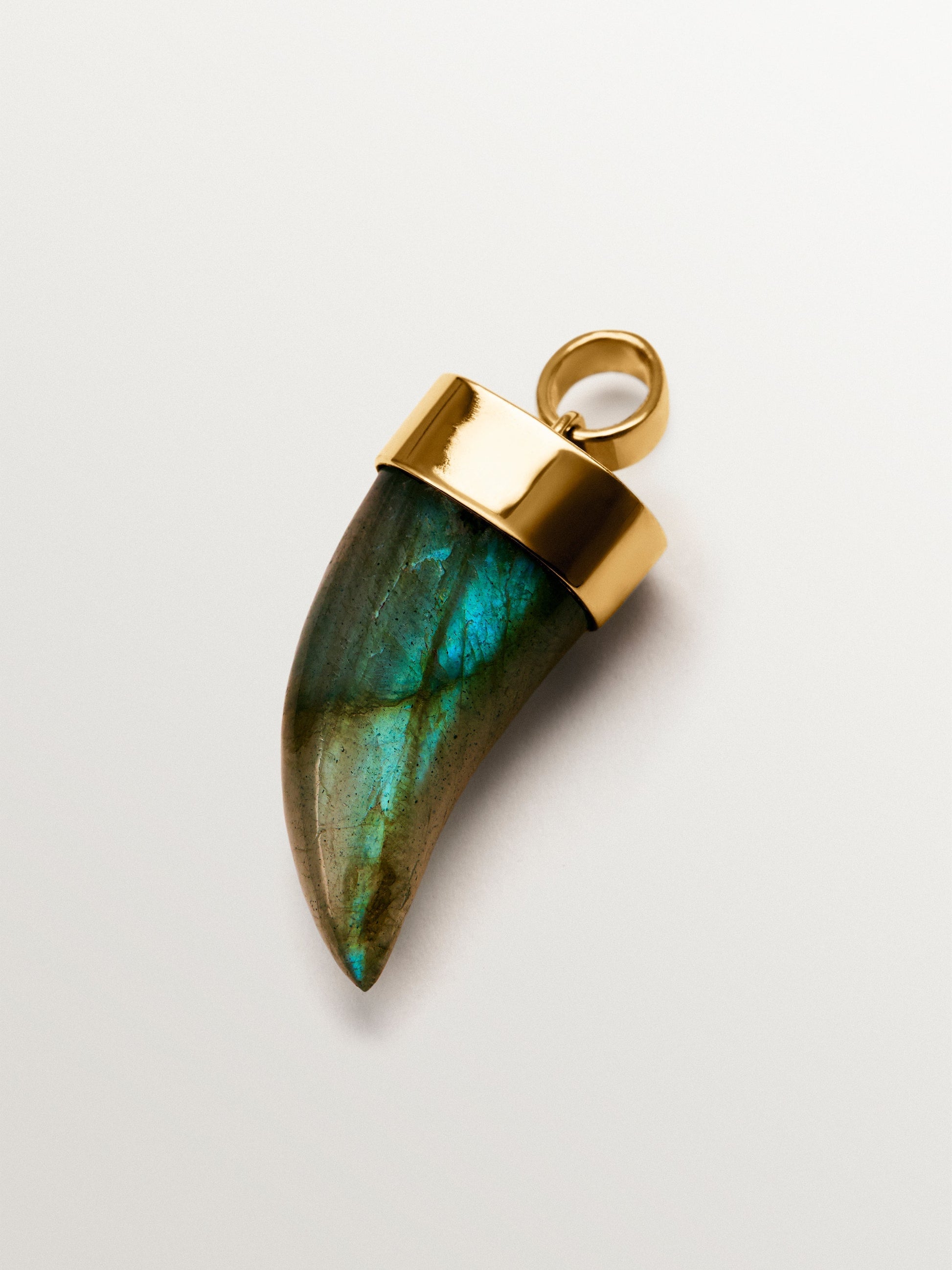 18K gold-plated 925 silver charm with fang-shaped labradorite
