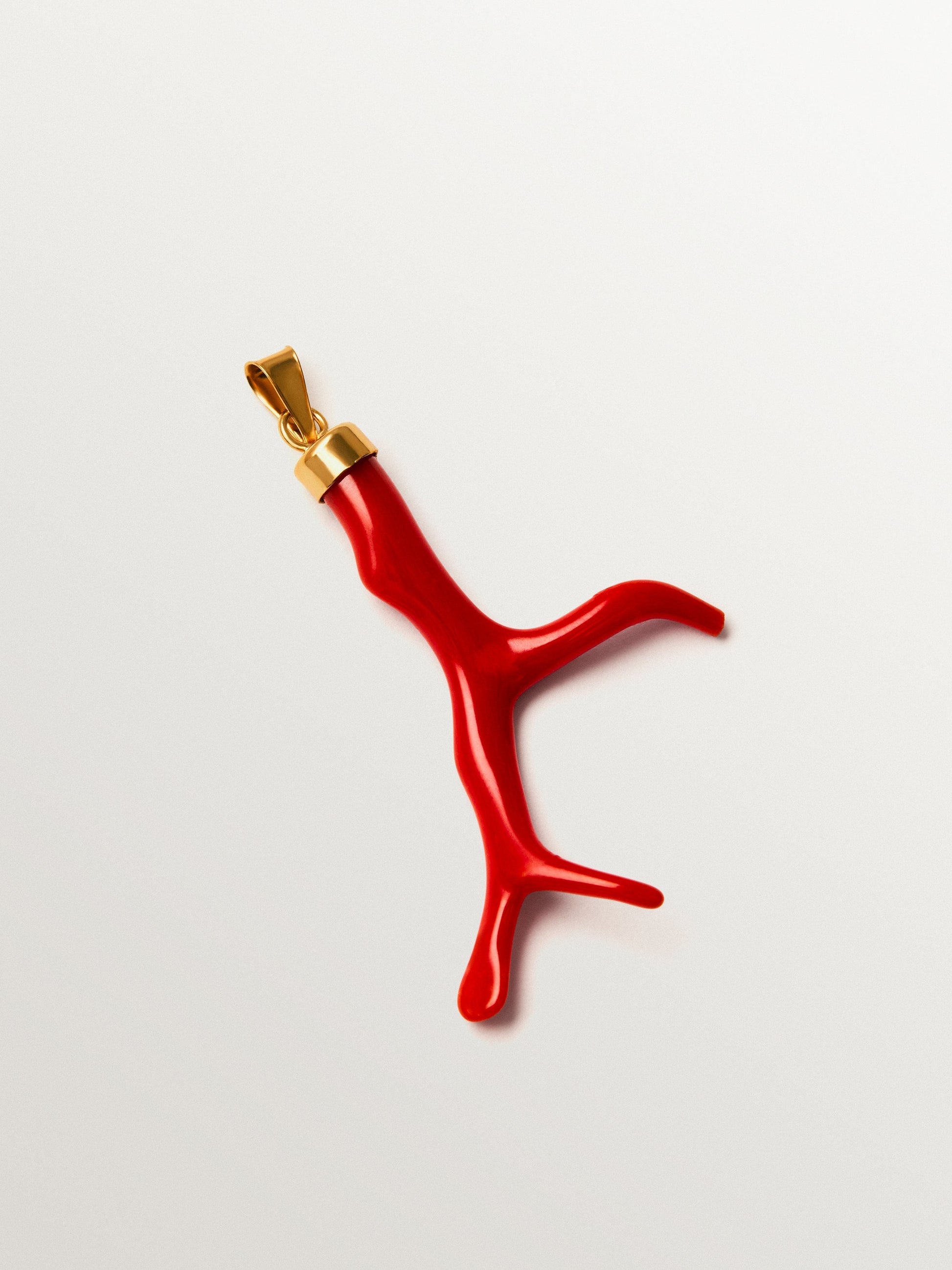18K gold-plated 925 silver charm with medium coral