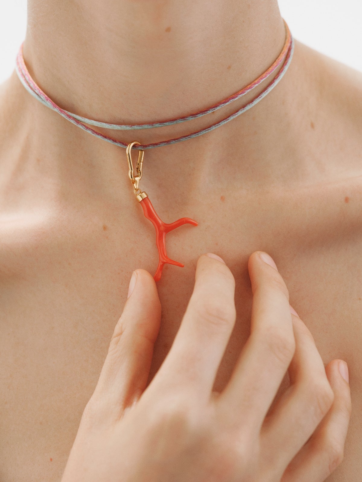 18K gold-plated 925 silver charm with medium coral
