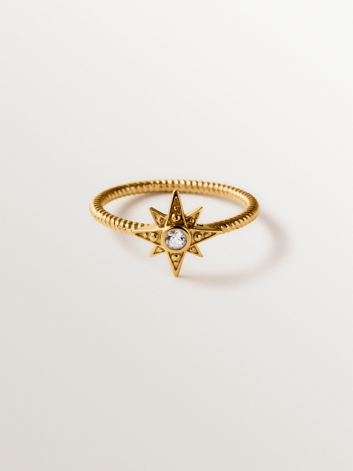 925 silver ring plated in 18K gold with star and white topaz in a galloned texture