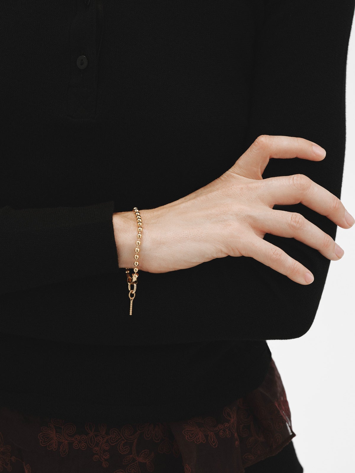 925 silver charm plated in 18K yellow gold with letter I and dial motifs