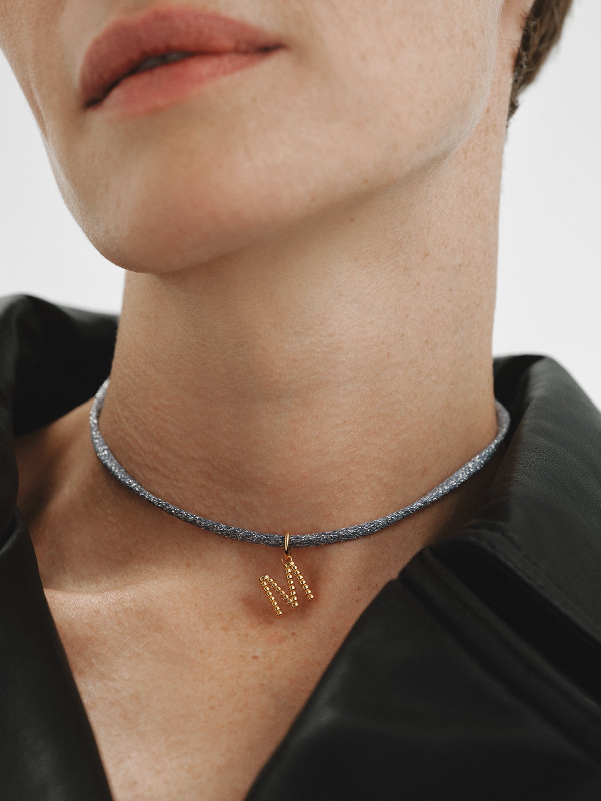 925 silver charm plated in 18K yellow gold with letter M and dial motifs