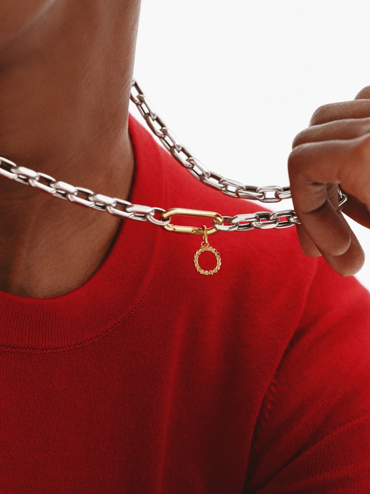 925 silver charm plated in 18K yellow gold with letter O and dial motifs