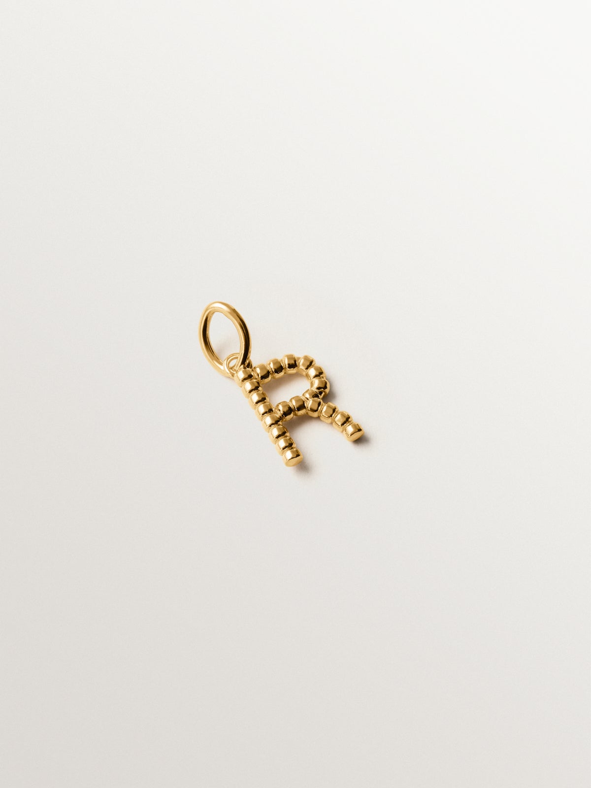 925 silver charm plated in 18K yellow gold with letter R and dial motifs