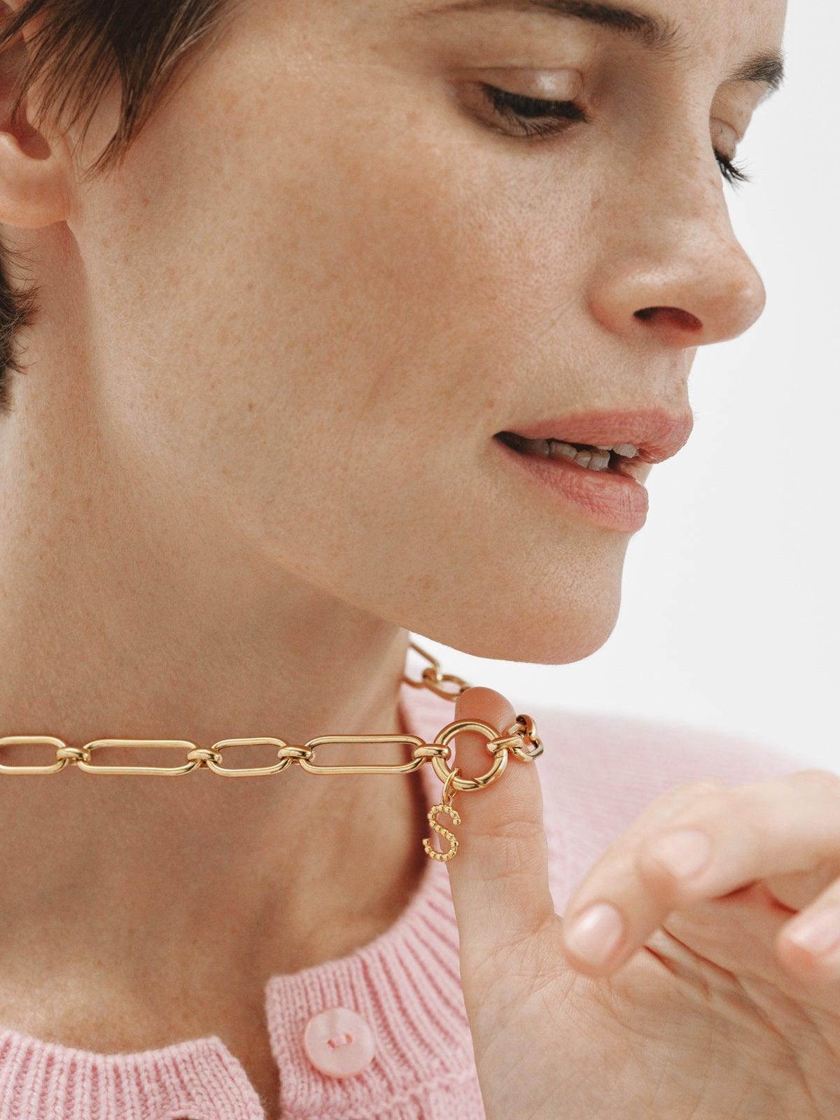 925 silver charm plated in 18K yellow gold with letter S and dial motifs