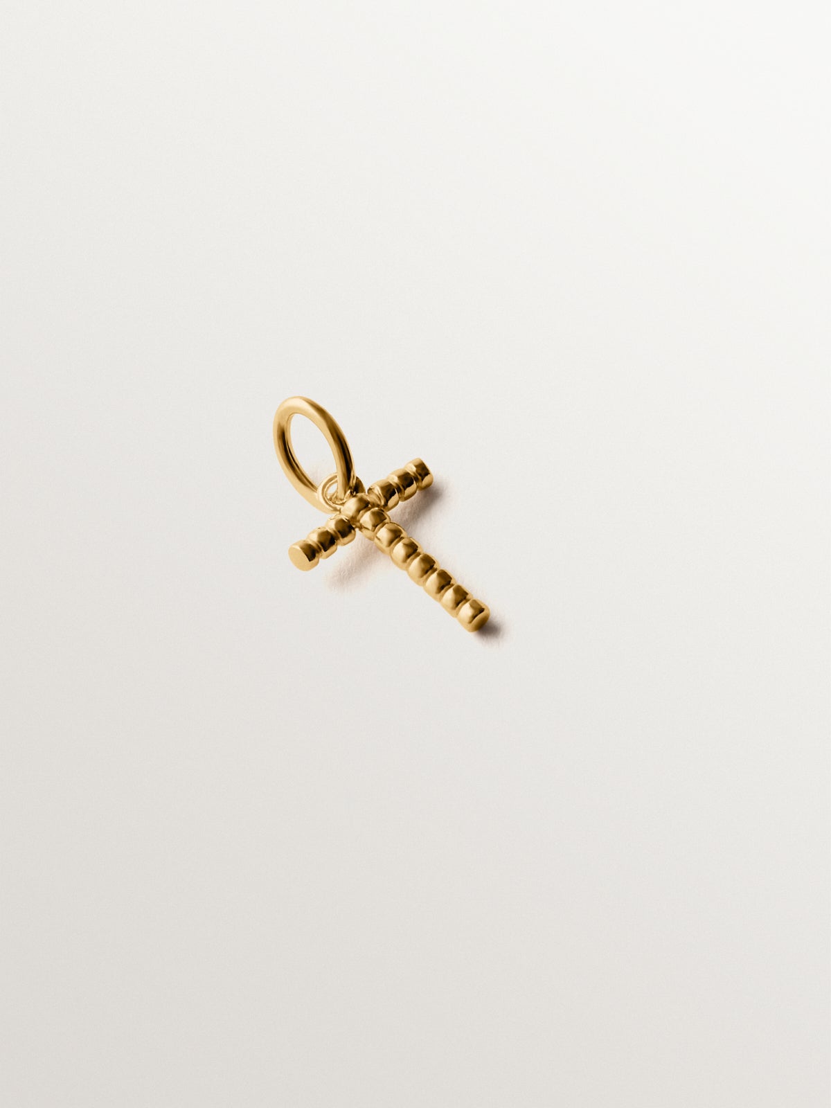 925 silver charm plated in 18K yellow gold with letter T and dial motifs