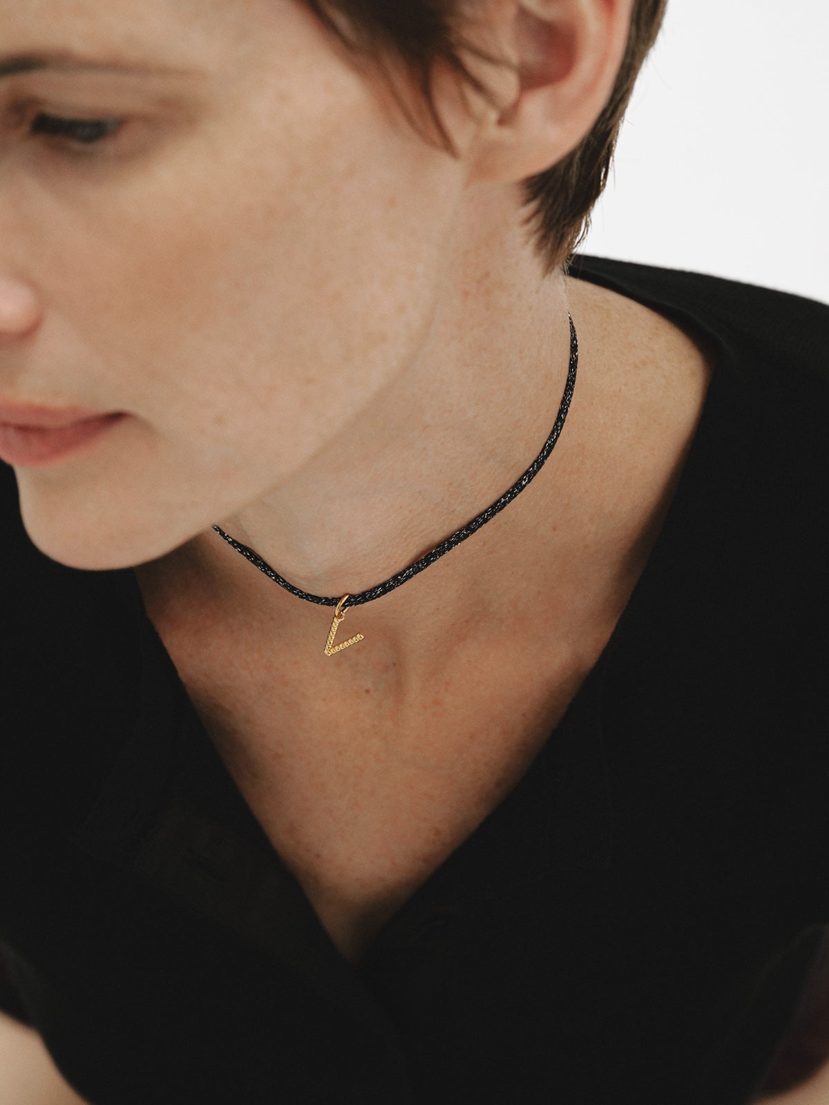 925 silver charm plated in 18K yellow gold with letter V and dial motifs