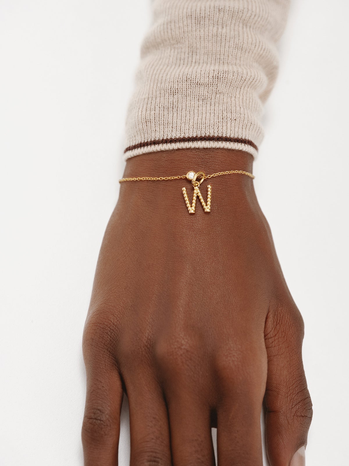 925 silver charm plated in 18K yellow gold with letter W and dial motifs