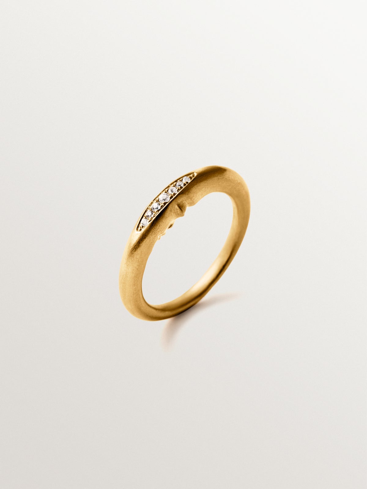 18K gold-plated 925 silver ring with white topaz and moon shape