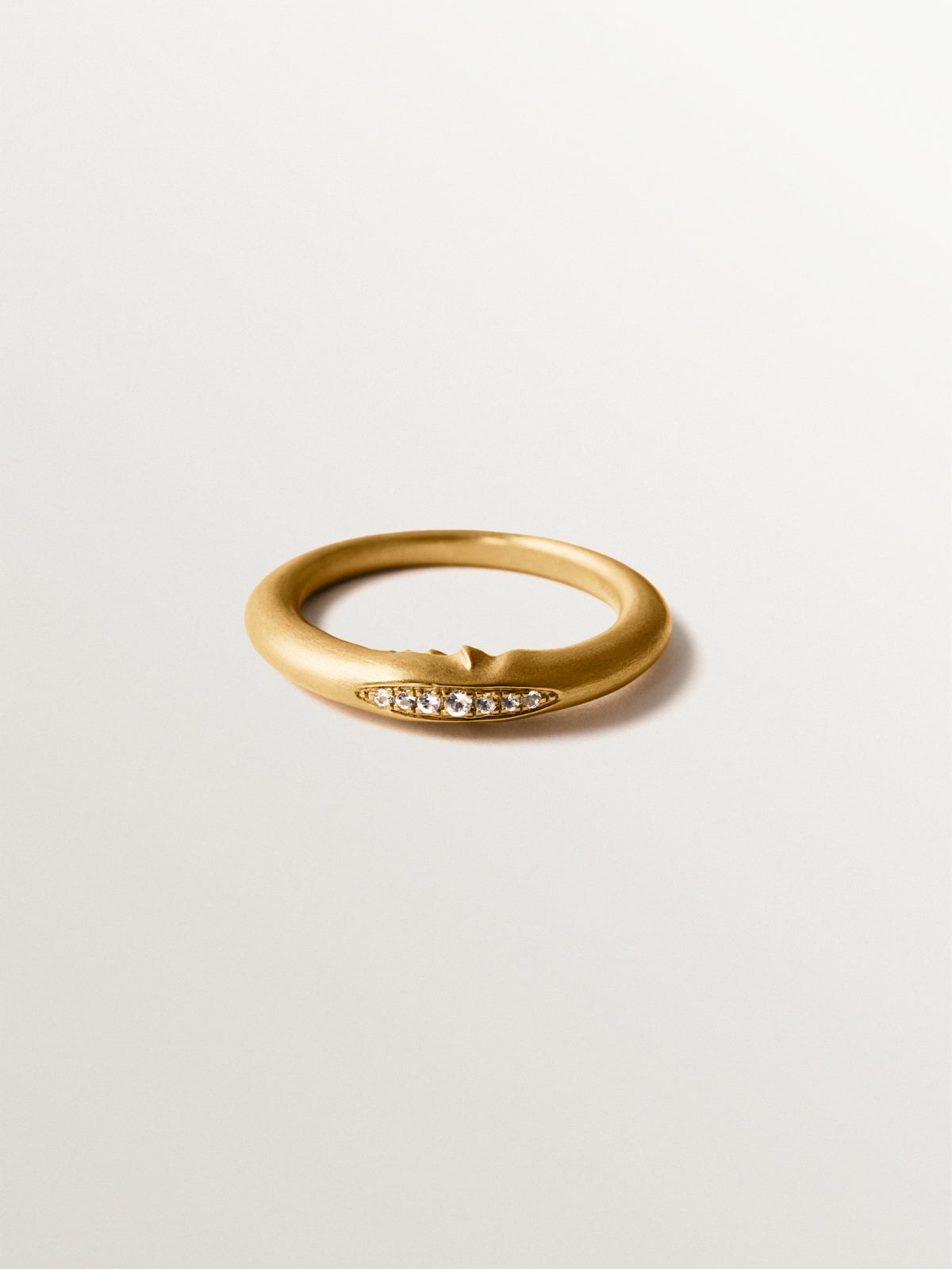 18K gold-plated 925 silver ring with white topaz and moon shape