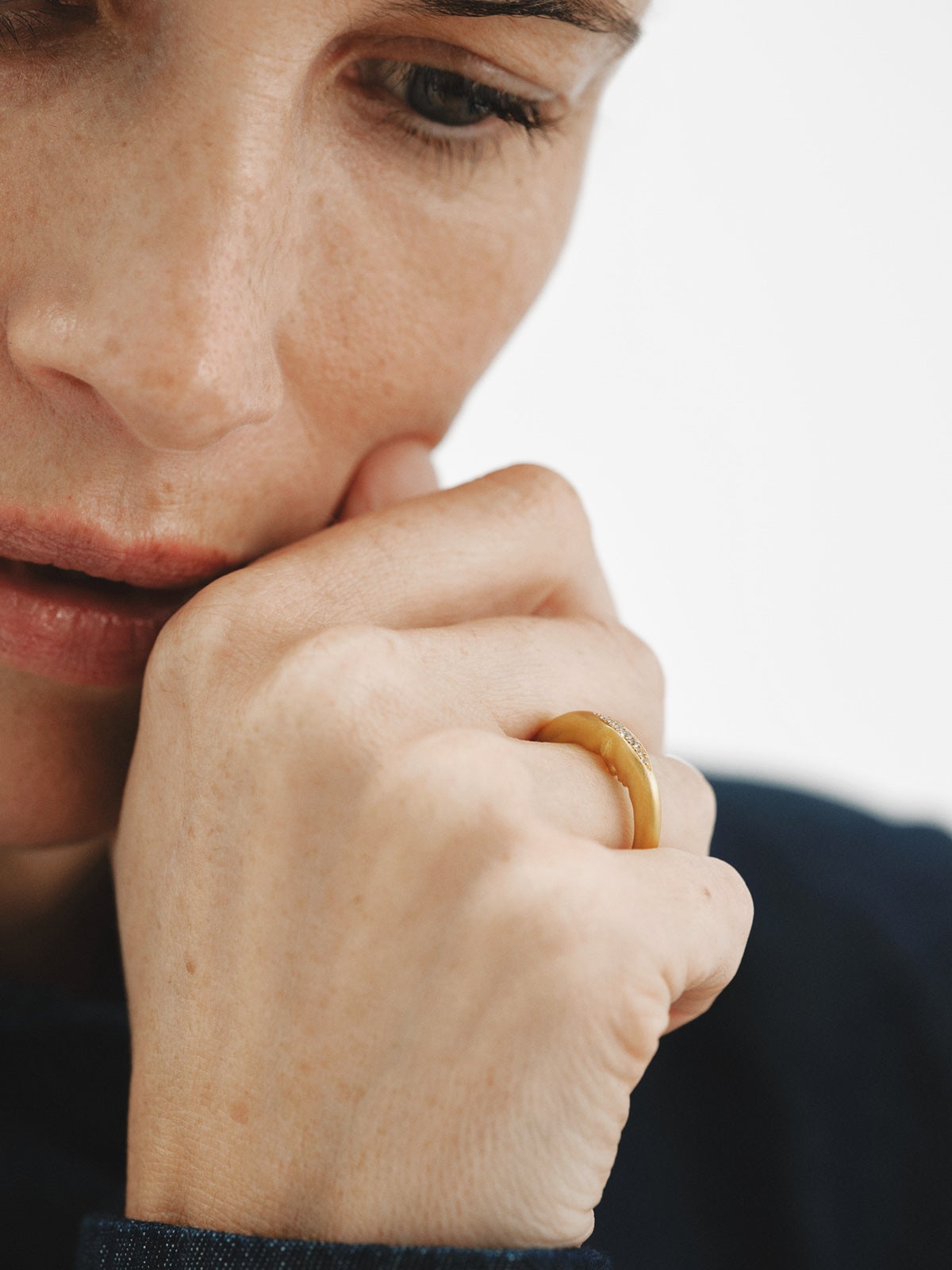 18K gold-plated 925 silver ring with white topaz and moon shape