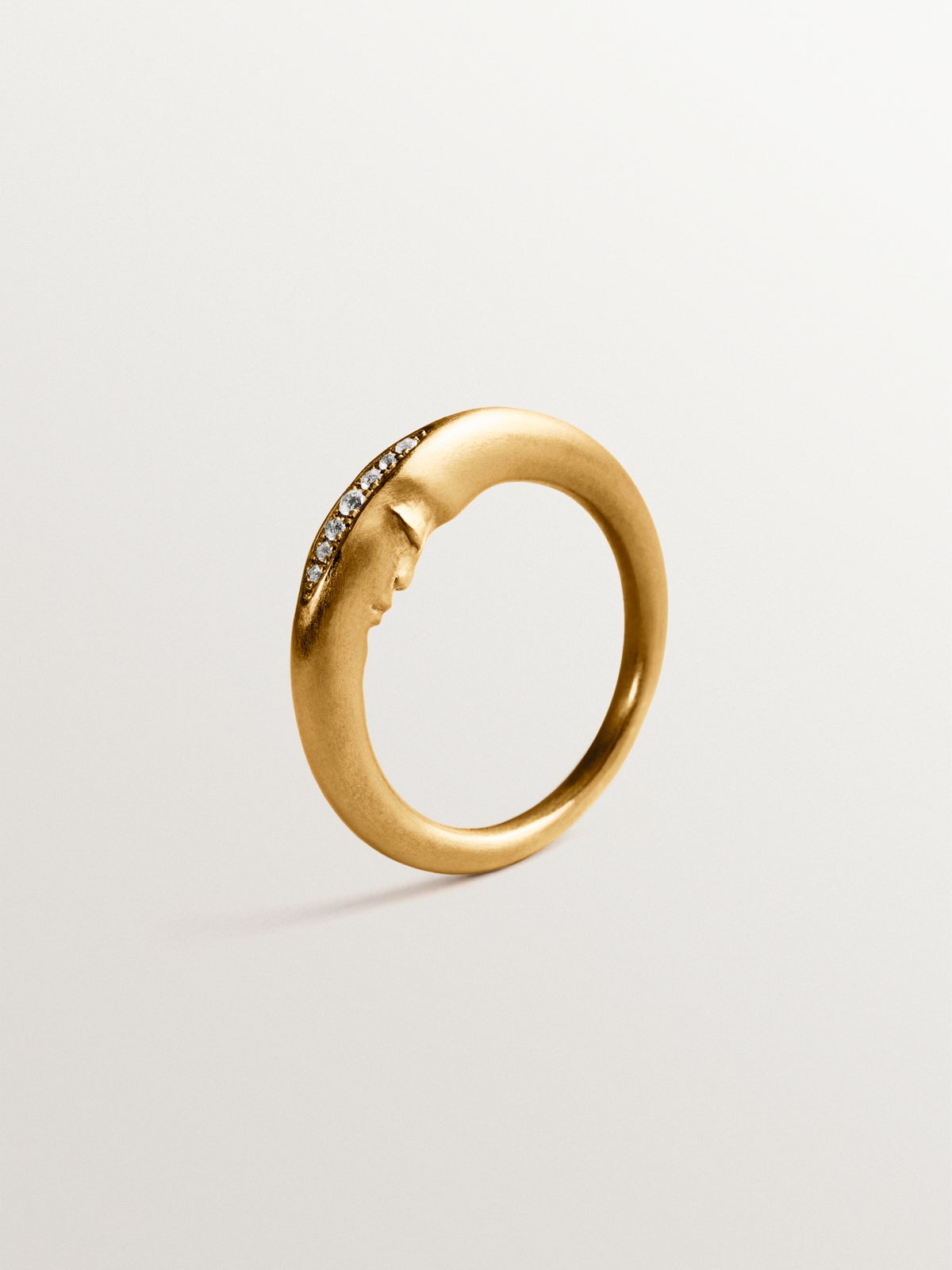 18K gold-plated 925 silver ring with white topaz and moon shape