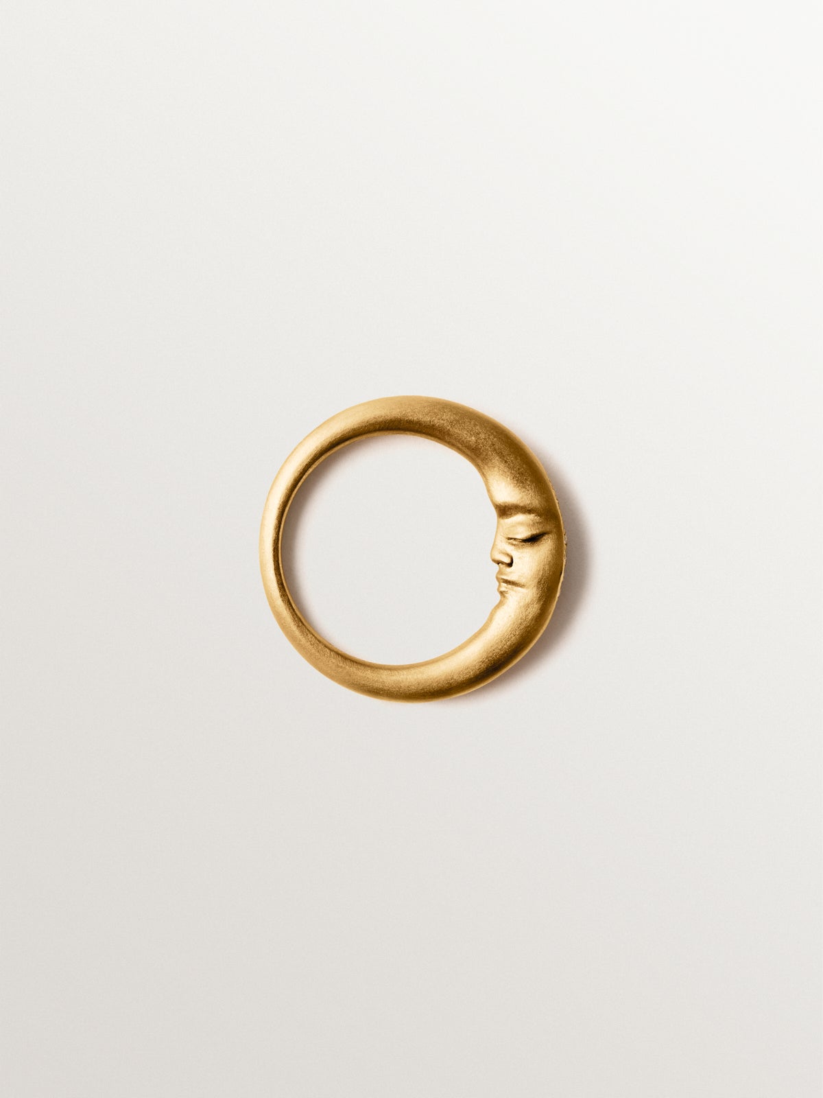 18K gold-plated 925 silver ring with white topaz and moon shape